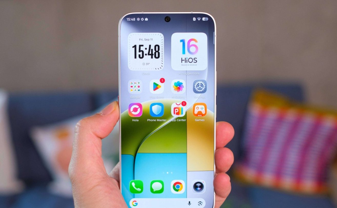 еще один взгляд на концептуальный телефон Camon Slim без рамки от Tecno