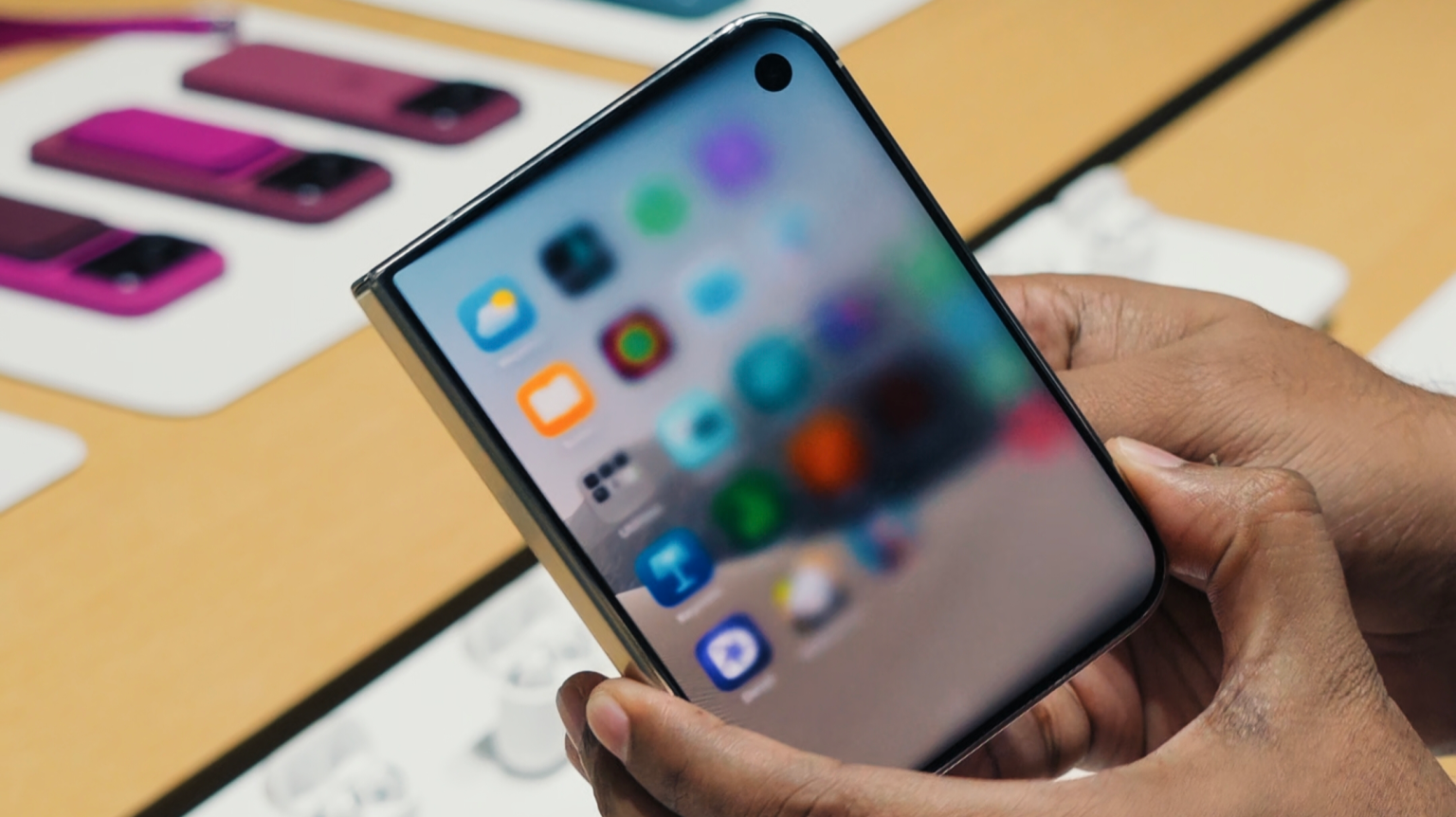 Этот складной телефон мог бы стать самым серьезным конкурентом iPhone Duo, если бы не одно обстоятельство