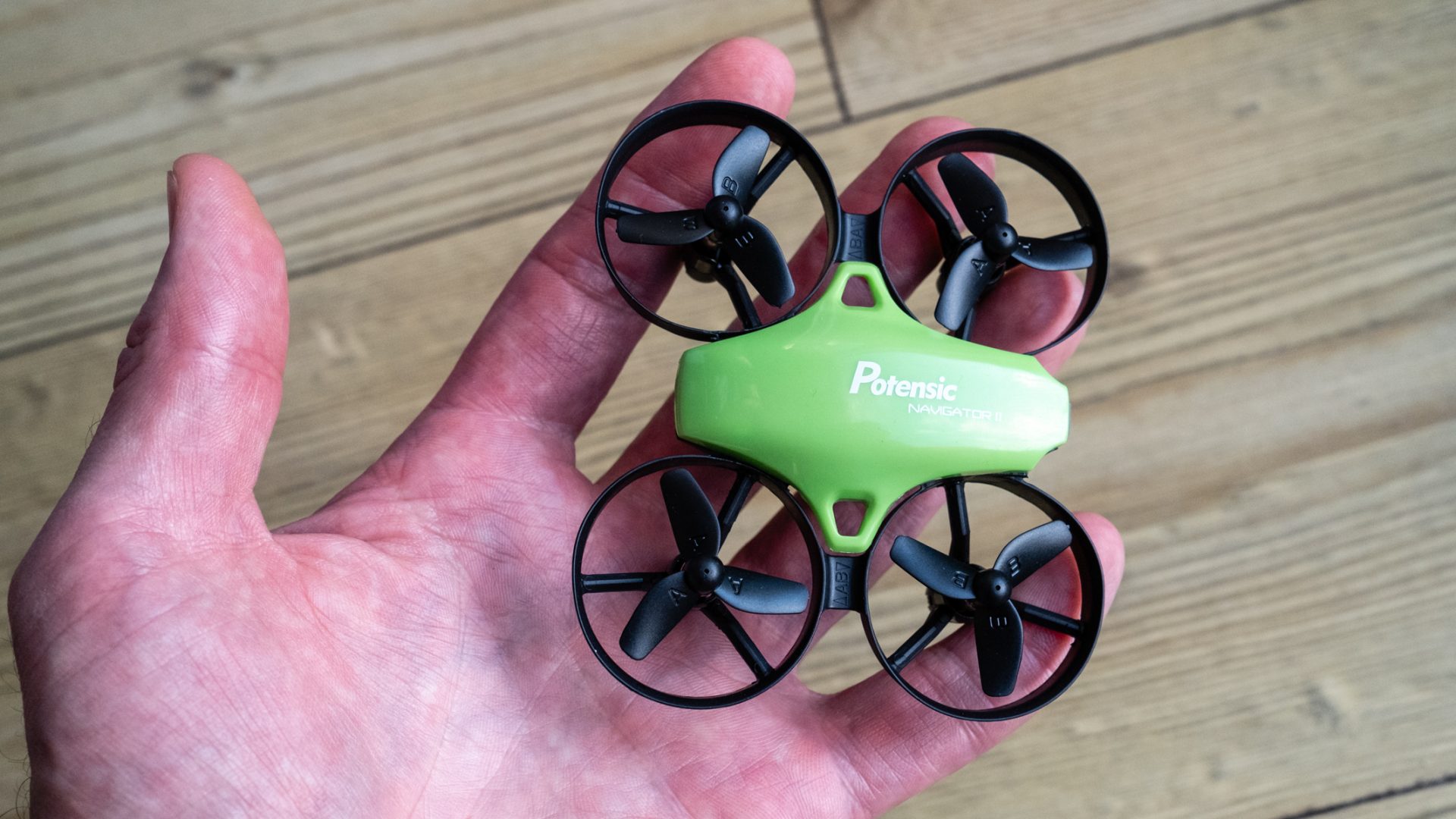 Лучшие дроны для начинающих в 2026 году картинка Дроны DJI для новичков: лучшие модели 2026 года | DGL.RU