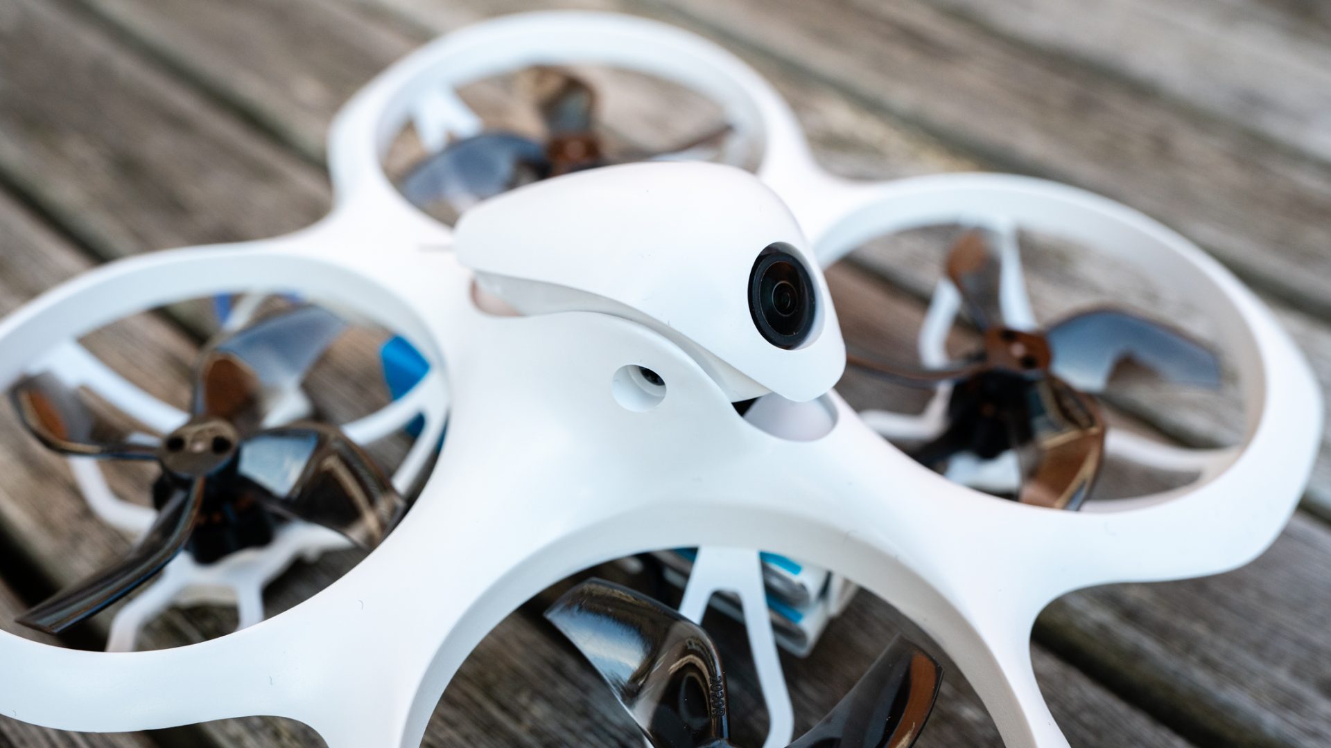 Лучшие дроны для начинающих в 2026 году картинка Дроны DJI для новичков: лучшие модели 2026 года | DGL.RU