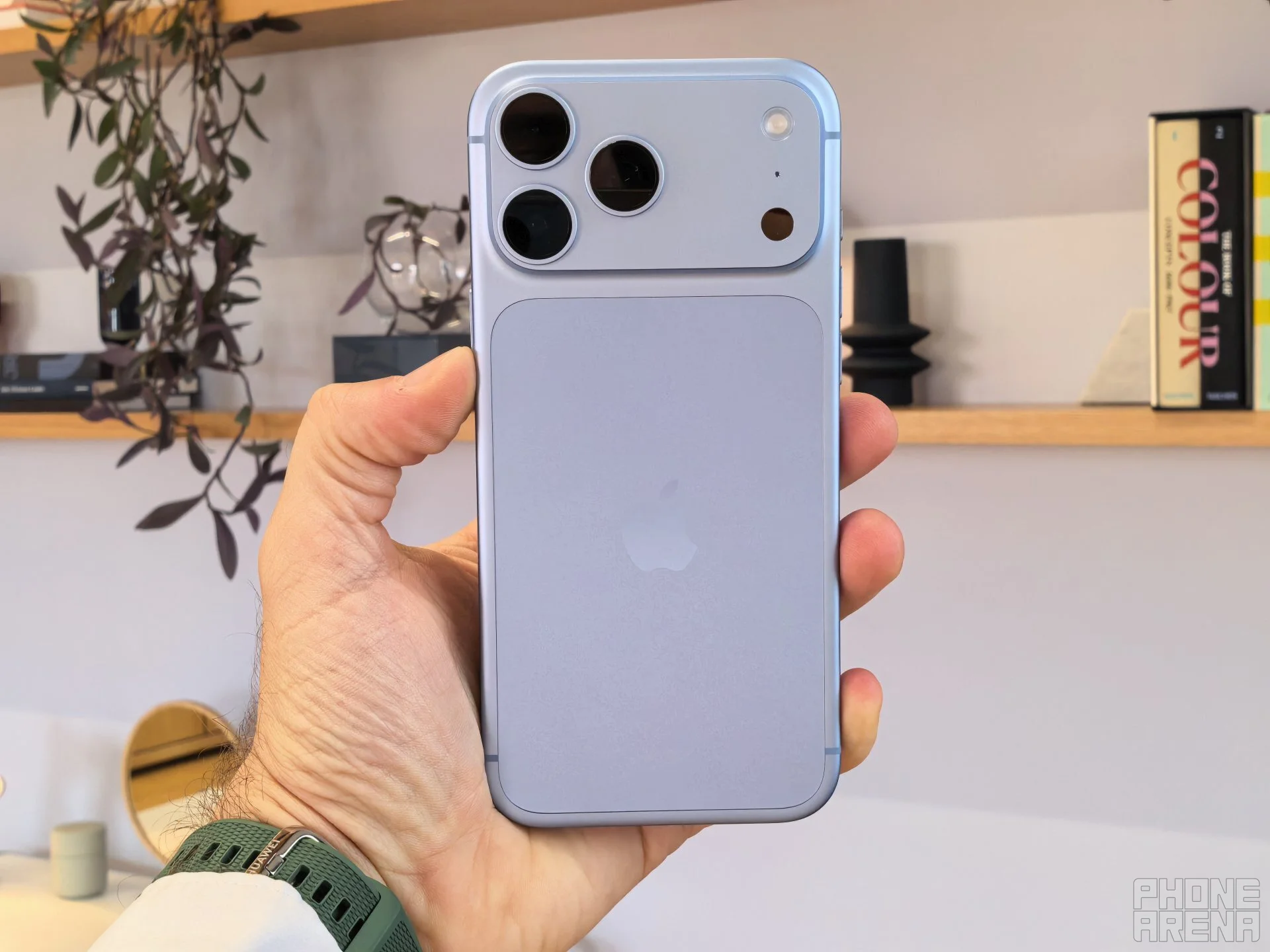 Джон Тернус меняет стратегию Apple: фокус на смартфонах вместо непрофильных проектов картинка Джон Тернус меняет стратегию Apple для iPhone | DGL.RU