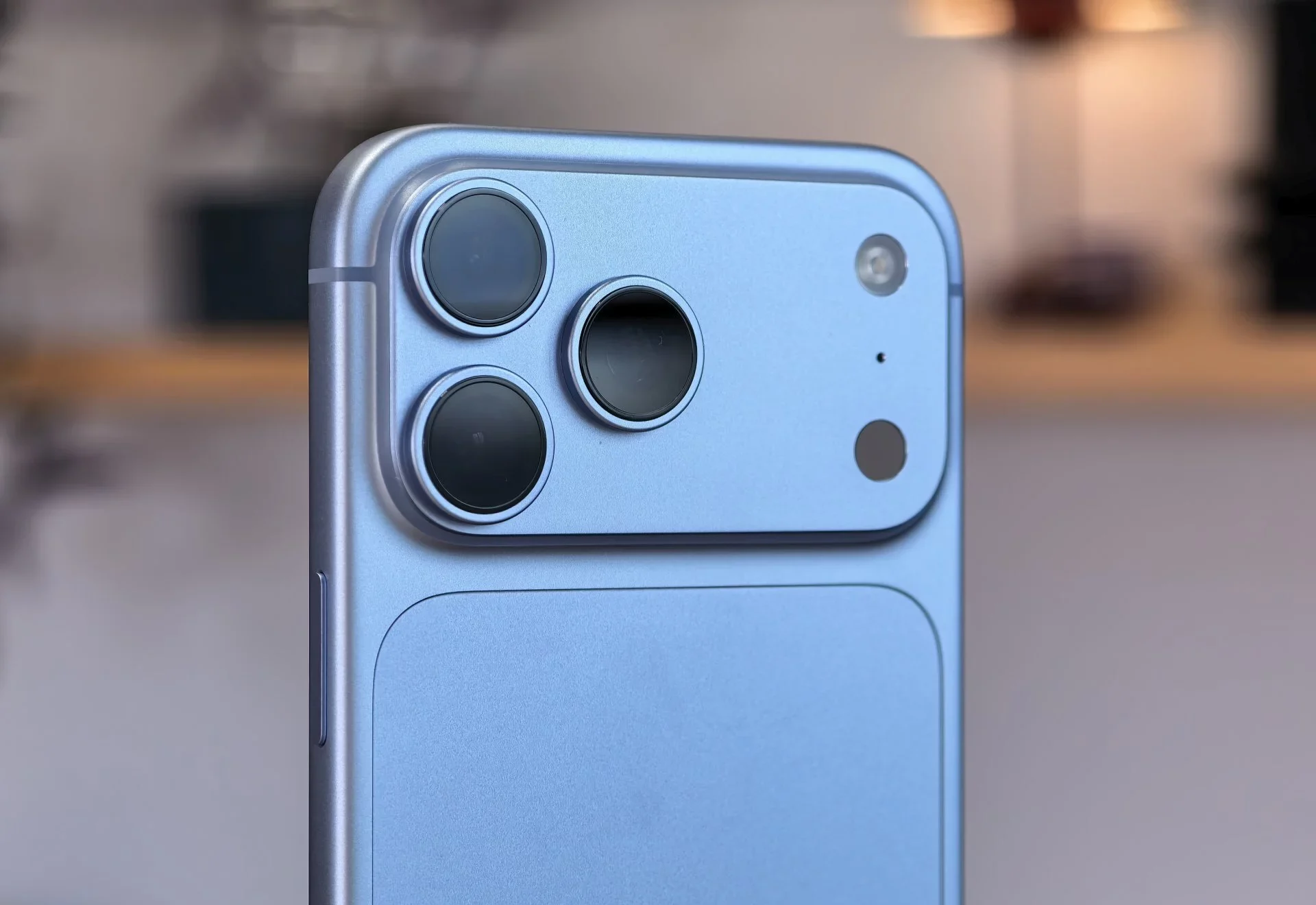 Джон Тернус меняет стратегию Apple: фокус на смартфонах вместо непрофильных проектов картинка Джон Тернус меняет стратегию Apple для iPhone | DGL.RU