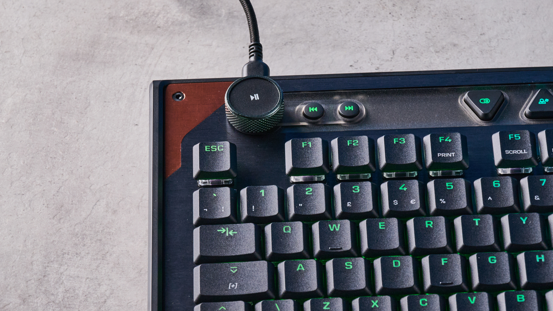 Обзор Turtle Beach KB7 TKL - 8000 Гц и огромный сенсорный экран картинка Игровая клавиатура Turtle Beach KB7 TKL — тест | DGL.RU