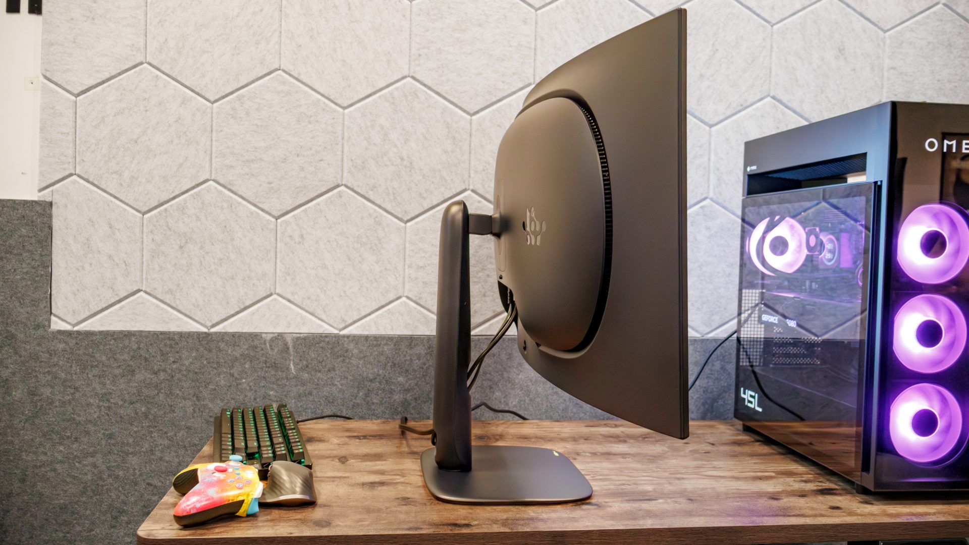 Игровой OLED-монитор Alienware AW3926QW: 39 дюймов и разрешение 5K картинка Обзор 5K-монитора Alienware AW3926QW: тесты | DGL.RU