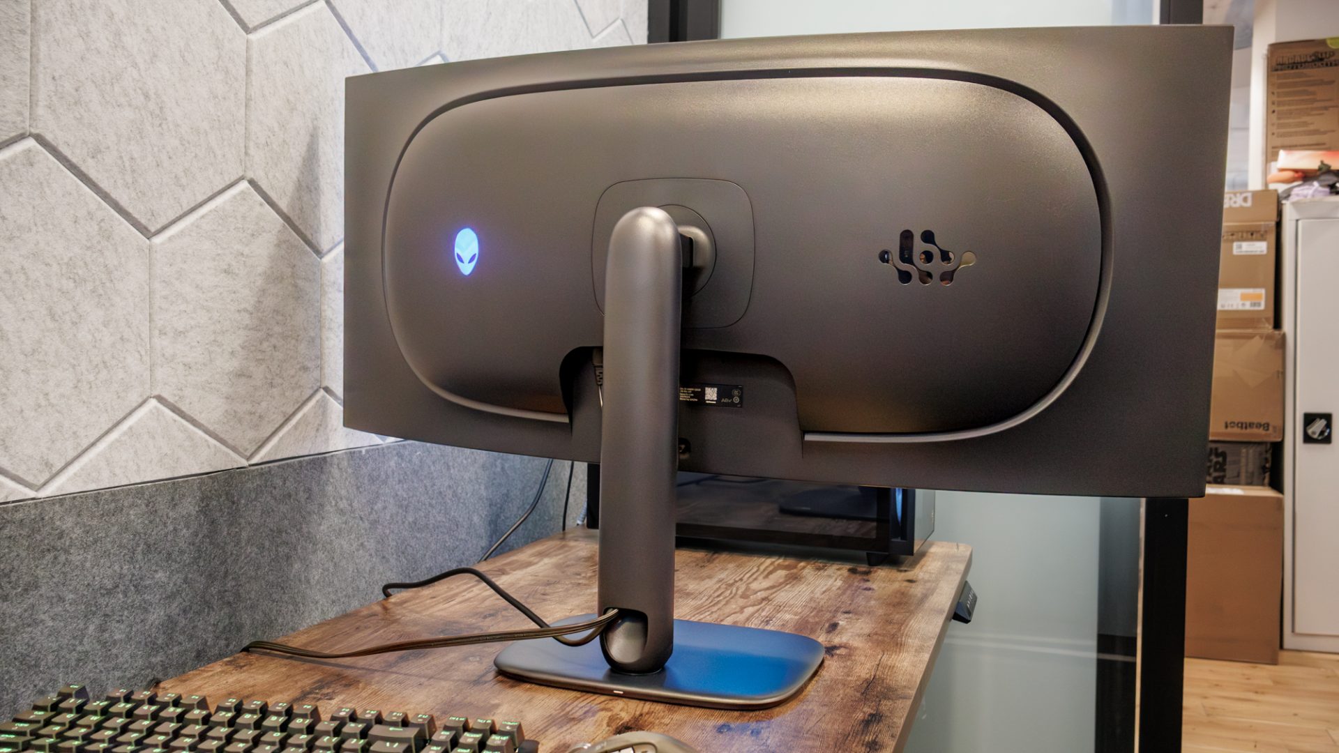Игровой OLED-монитор Alienware AW3926QW: 39 дюймов и разрешение 5K картинка Обзор 5K-монитора Alienware AW3926QW: тесты | DGL.RU