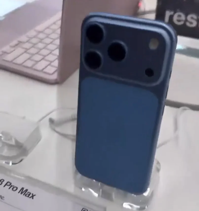 Демонстрационный образец iPhone 18 Pro Max в цвете «темная вишня» просочился в сеть картинка Демонстрационный образец iPhone 18 Pro Max в цвете «темная вишня» просочился в сеть