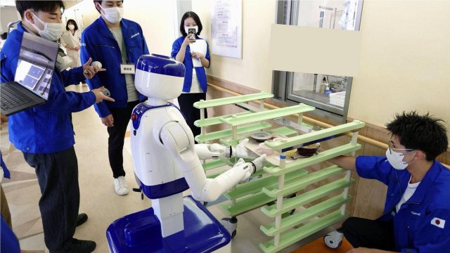 Япония планирует внедрить 10 миллионов ИИ-роботов к 2040 году из-за сокращения населения