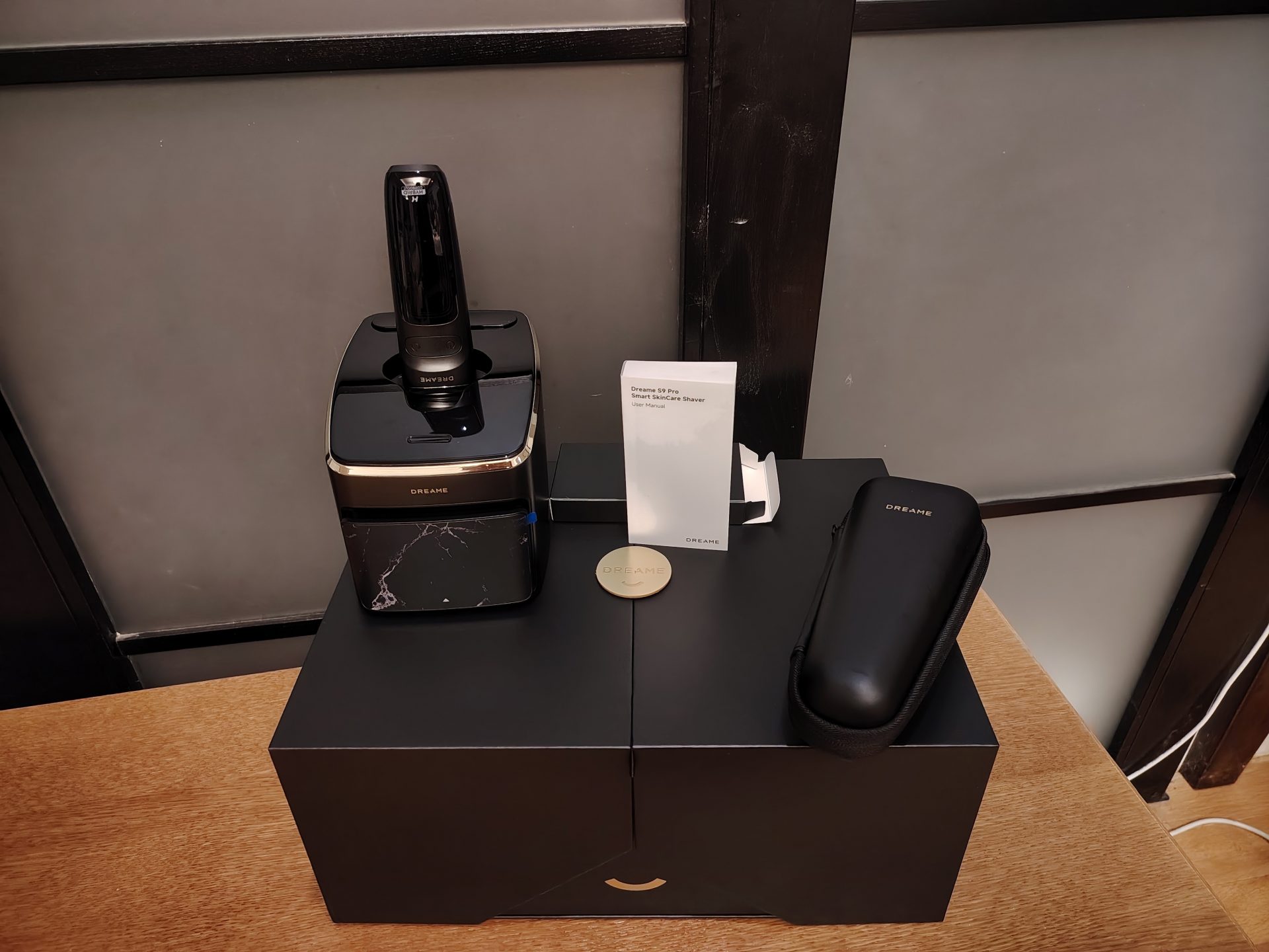 Обзор Dreame S9 Pro – AI-бритье с подстройкой под щетину, острота керамики и ни одного вырванного волоска картинка Электробритва Dreame S9 Pro: AI-бритьё | DGL.RU