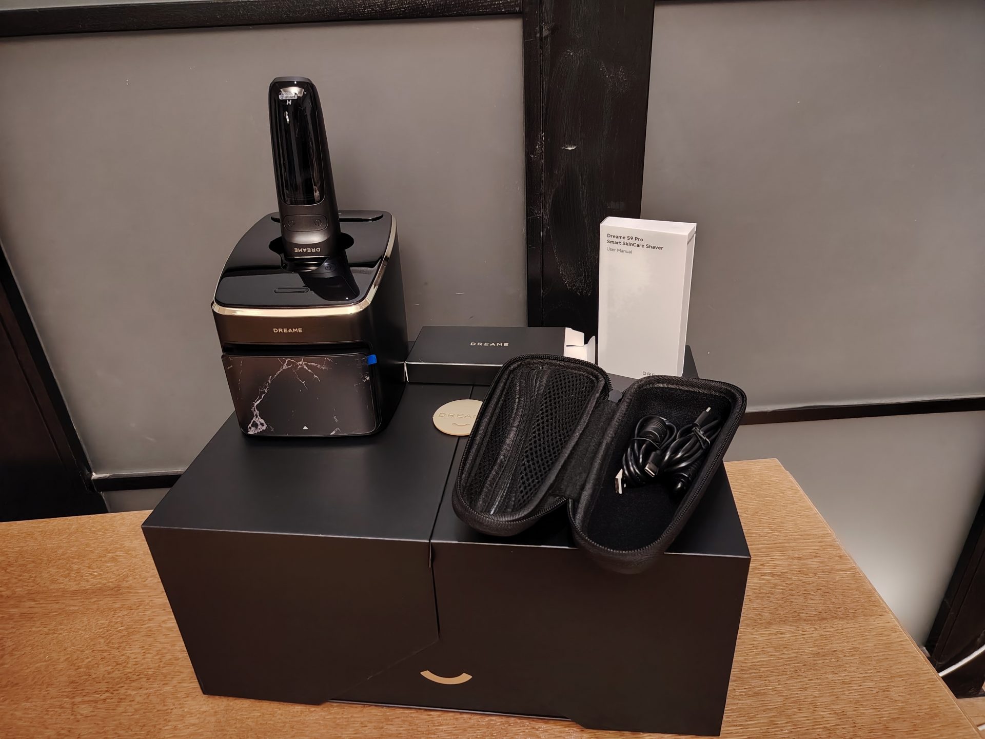 Обзор Dreame S9 Pro – AI-бритье с подстройкой под щетину, острота керамики и ни одного вырванного волоска картинка Электробритва Dreame S9 Pro: AI-бритьё | DGL.RU