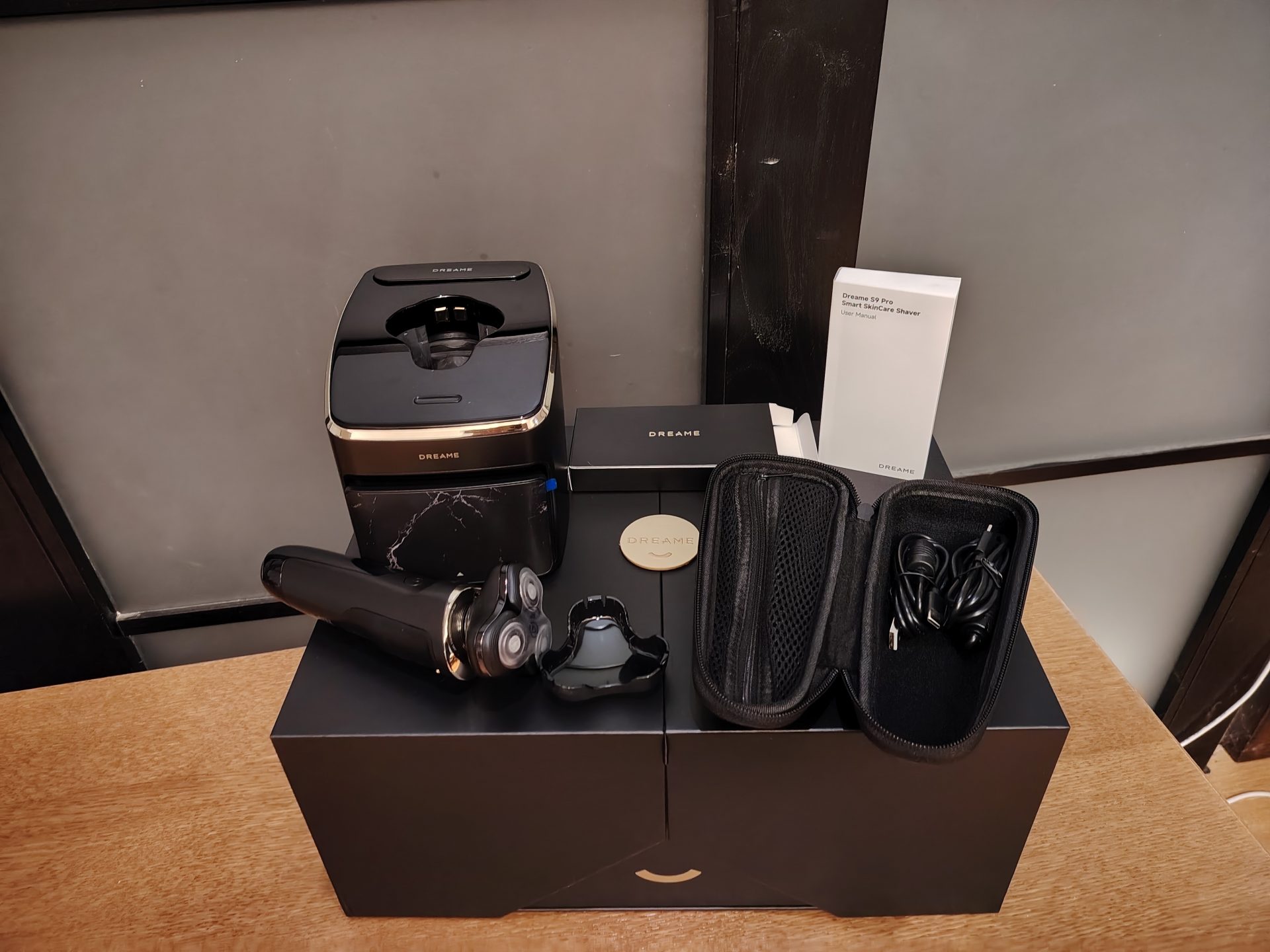 Обзор Dreame S9 Pro – AI-бритье с подстройкой под щетину, острота керамики и ни одного вырванного волоска картинка Электробритва Dreame S9 Pro: AI-бритьё | DGL.RU