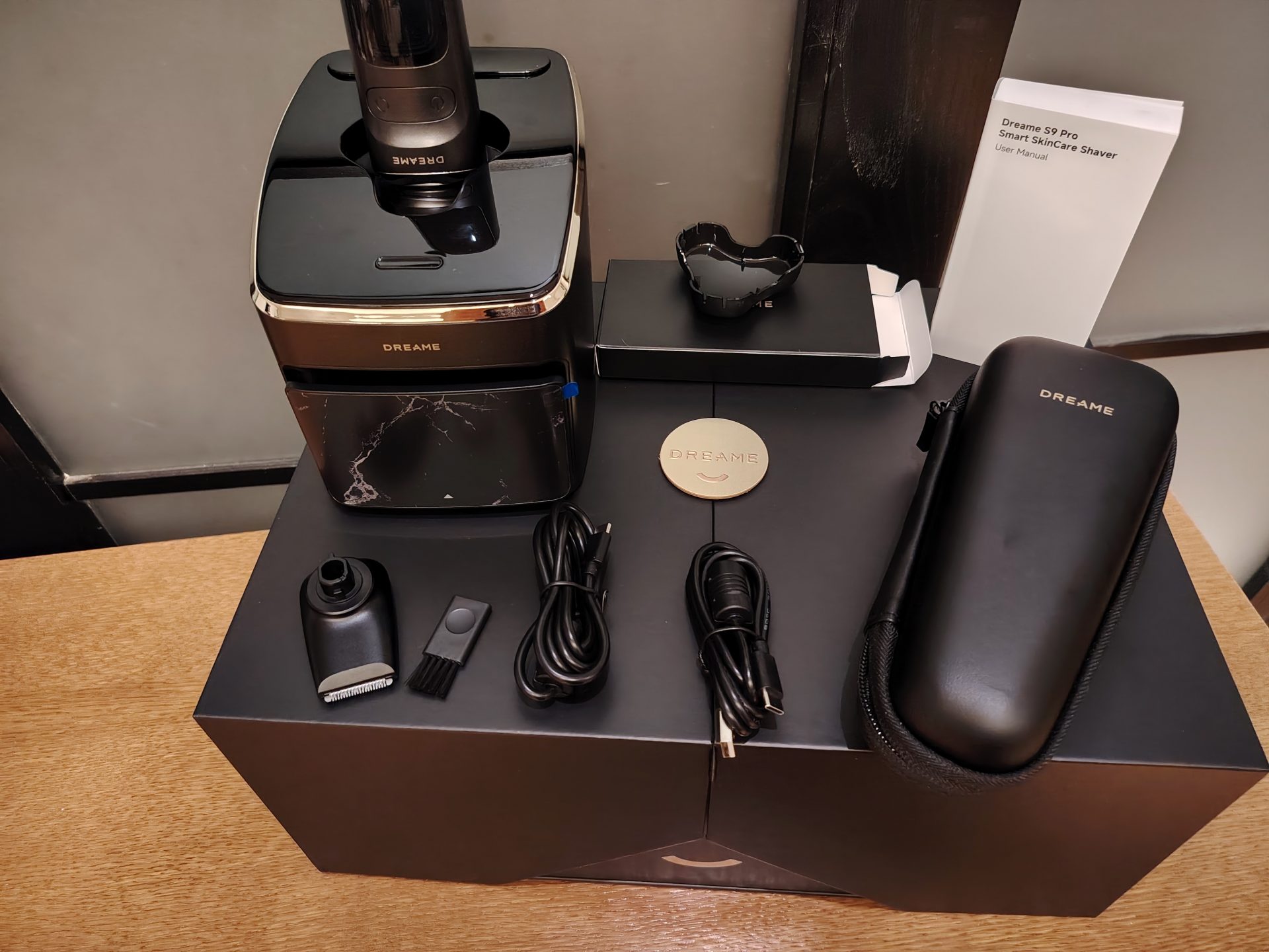 Обзор Dreame S9 Pro – AI-бритье с подстройкой под щетину, острота керамики и ни одного вырванного волоска картинка Электробритва Dreame S9 Pro: AI-бритьё | DGL.RU