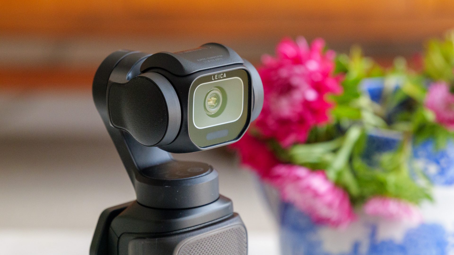 Обзор Insta360 Luna Pro — отличная вещь для влогов картинка Камера Insta360 Luna Pro: полный тест и разбор | DGL.RU