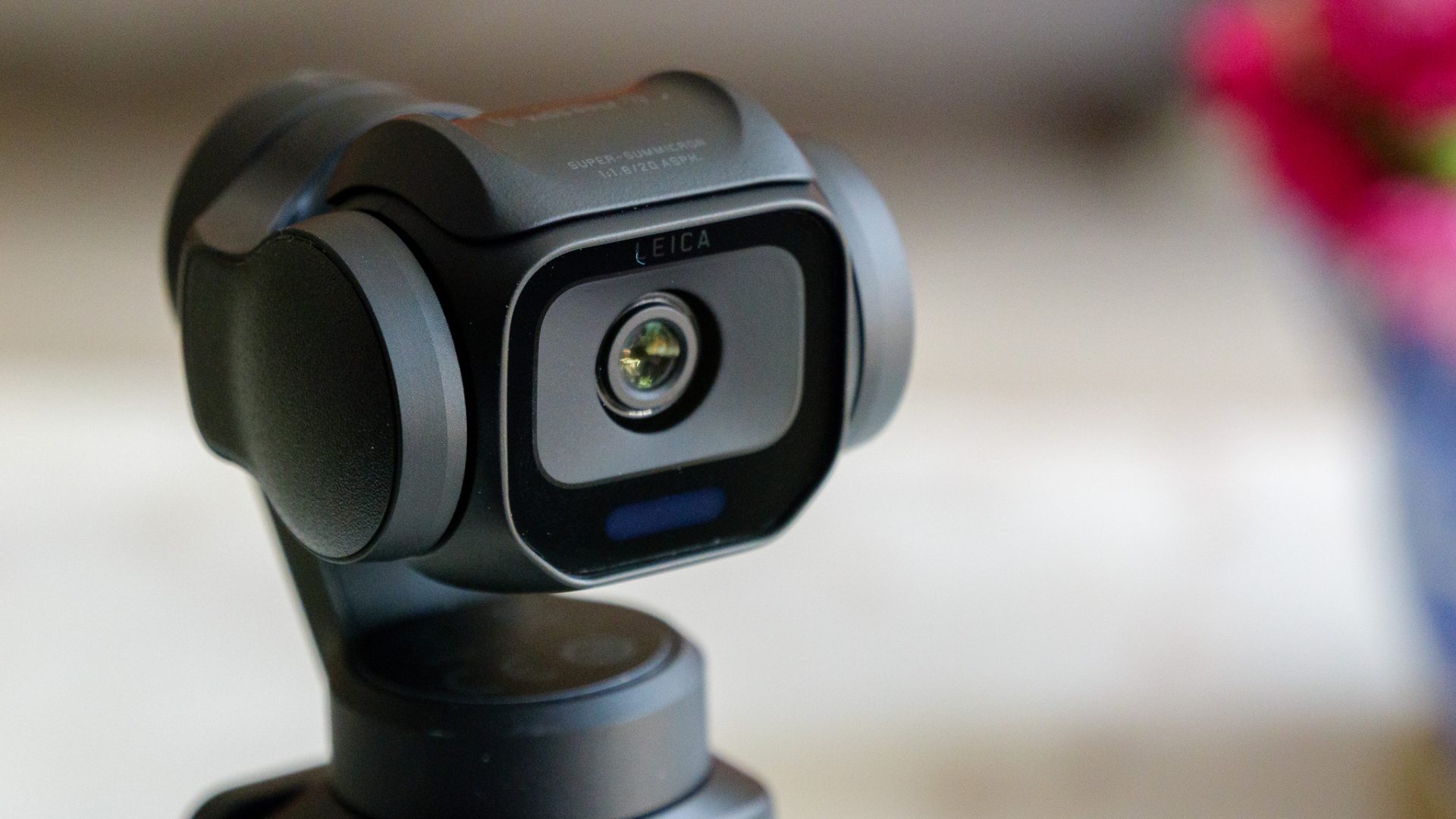 Обзор Insta360 Luna Pro — отличная вещь для влогов картинка Камера Insta360 Luna Pro: полный тест и разбор | DGL.RU