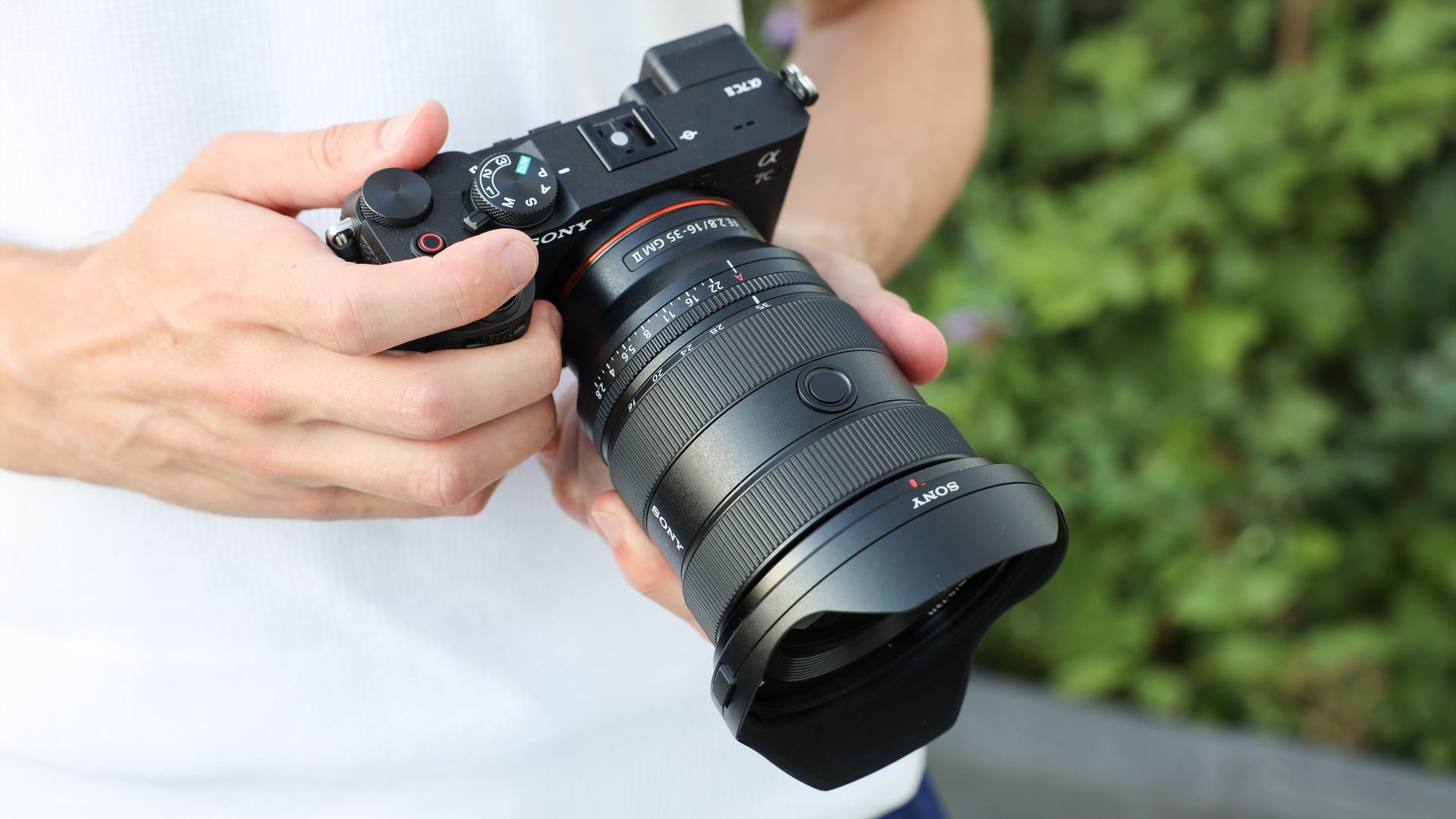 Лучшая камера Sony в 2026 году для видеоблогинга, киносъемки и фото картинка Камеры Sony: какую модель выбрать в 2026 году | DGL.RU