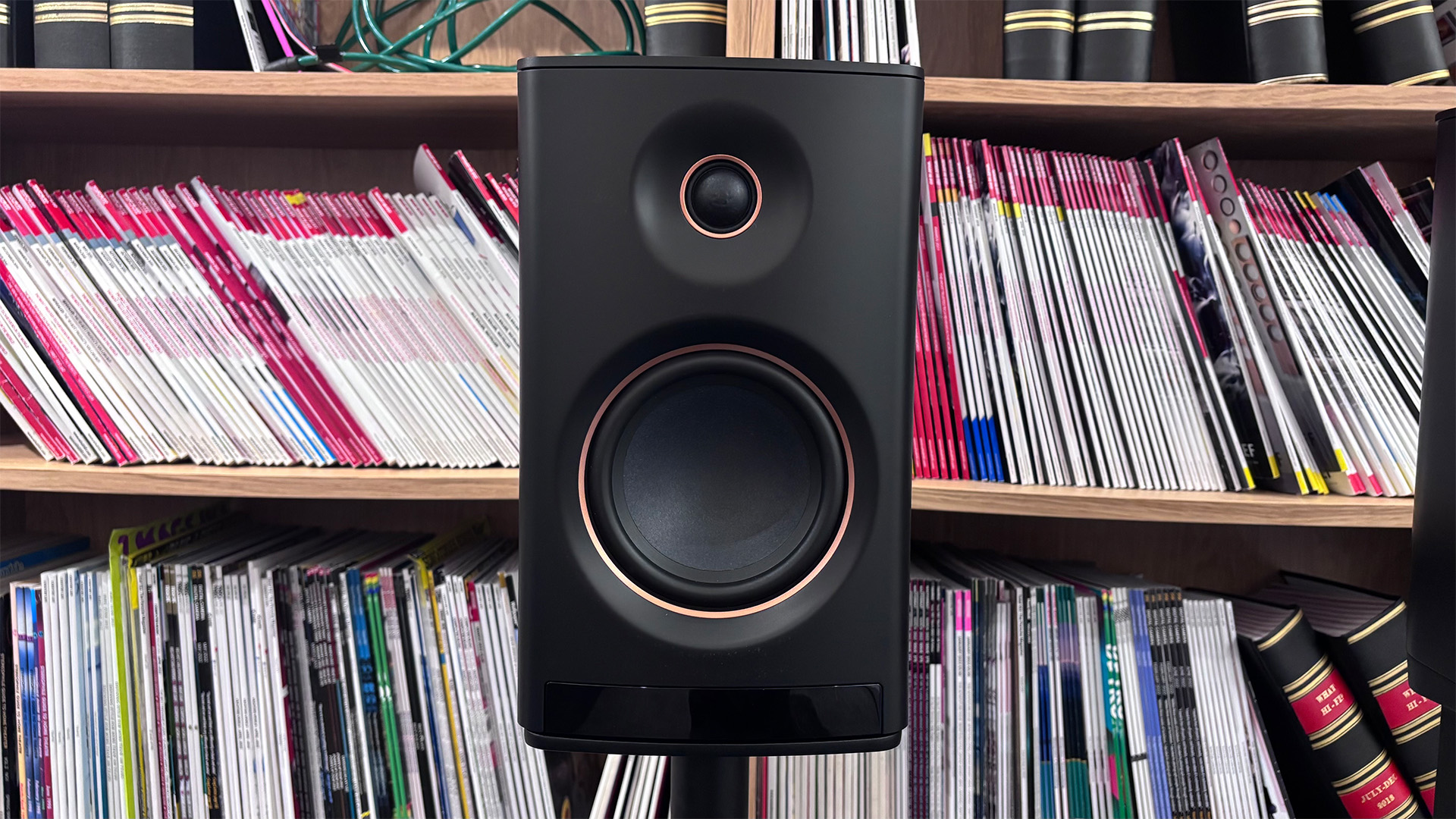 Обзор Yamaha NX-70A - звучит чище и воздушнее по кабелю картинка Колонки Marten Parker Duo Diamond: обзор и тест | DGL.RU