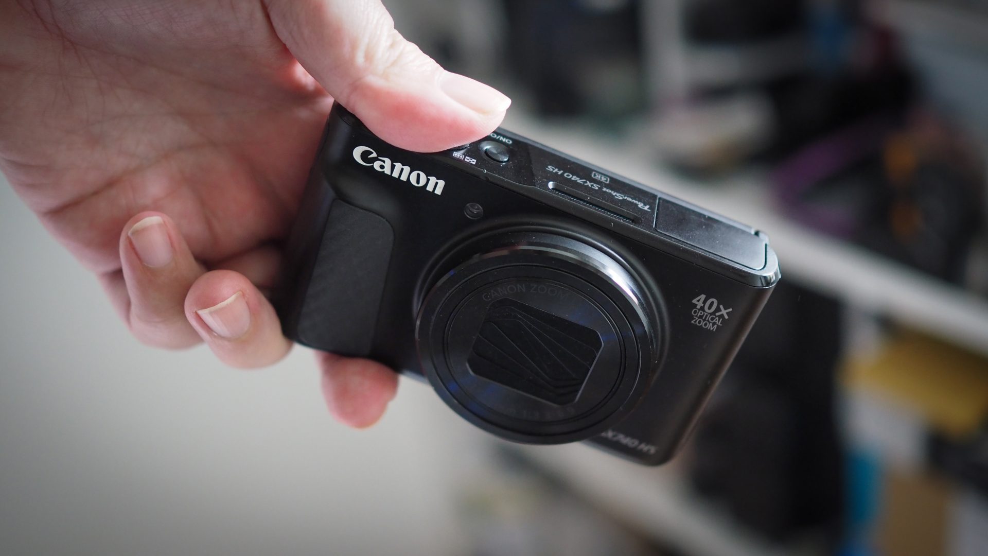 Компактная камера Canon PowerShot SX740 HS: 40-кратный зум в карманном корпусе картинка Обзор Canon PowerShot SX740 HS с зумом 40x | DGL.RU