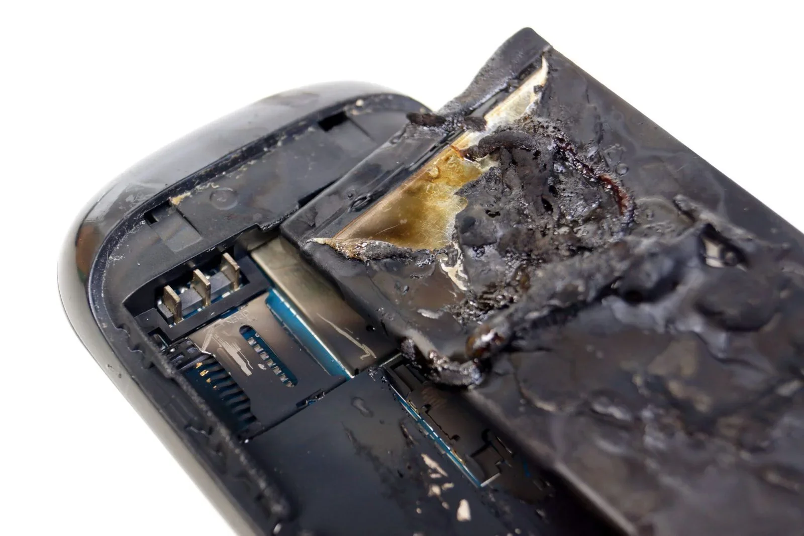 Конструкция Samsung Galaxy Z Fold 8: поведение гибкого дисплея и защита кремний-углеродной батареи картинка Samsung Galaxy Z Fold 8: детали конструкции | DGL.RU