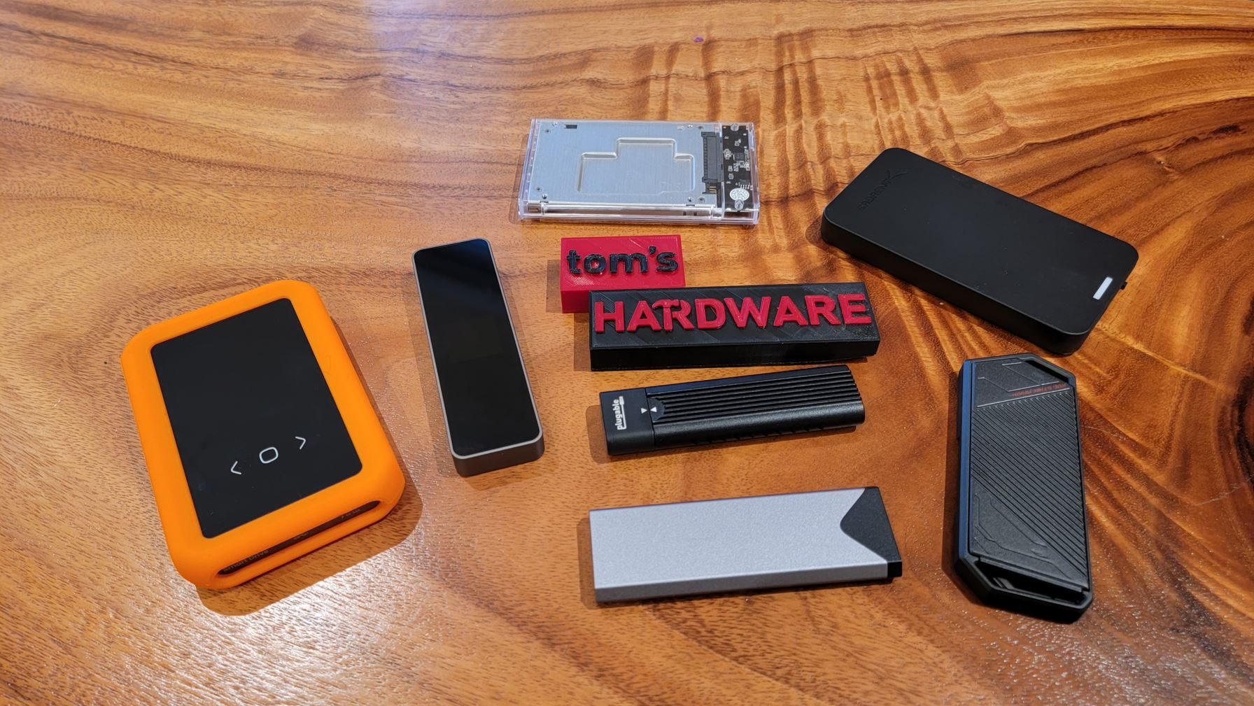 Лучшие корпуса для SSD и жестких дисков