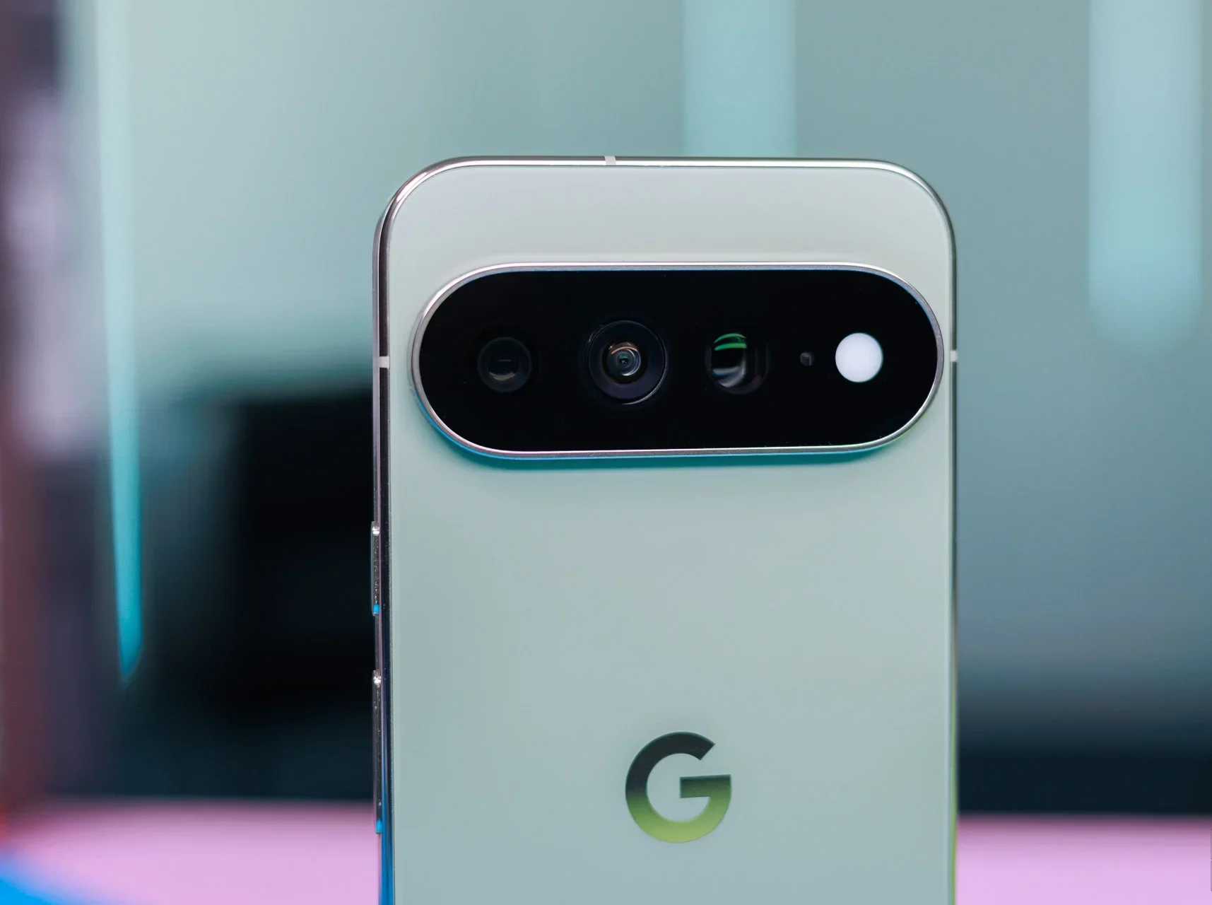 Линейка Google Pixel 12: дисплей Dual UTG | DGL.RU