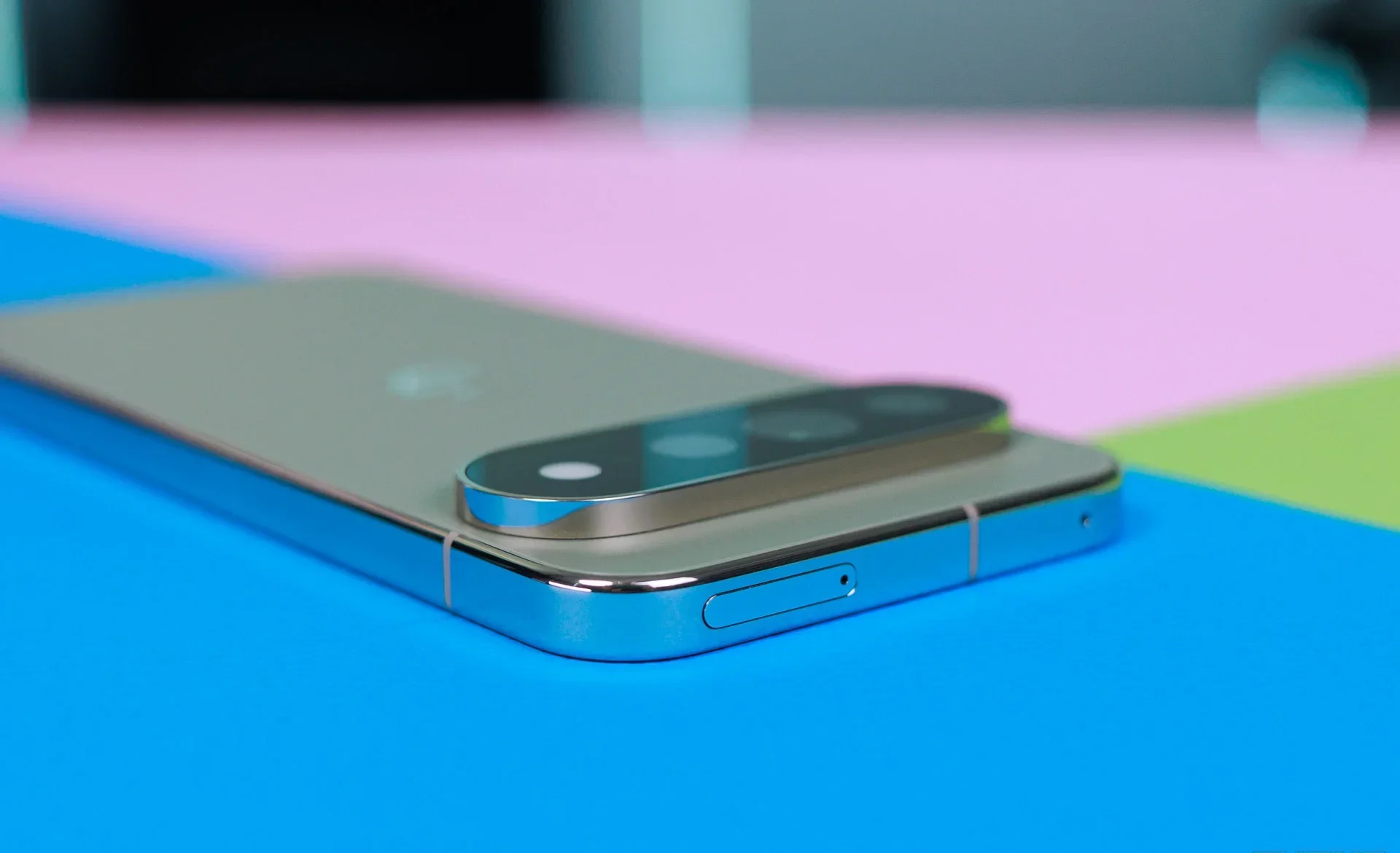 Линейка Google Pixel 12: дисплей Dual UTG | DGL.RU