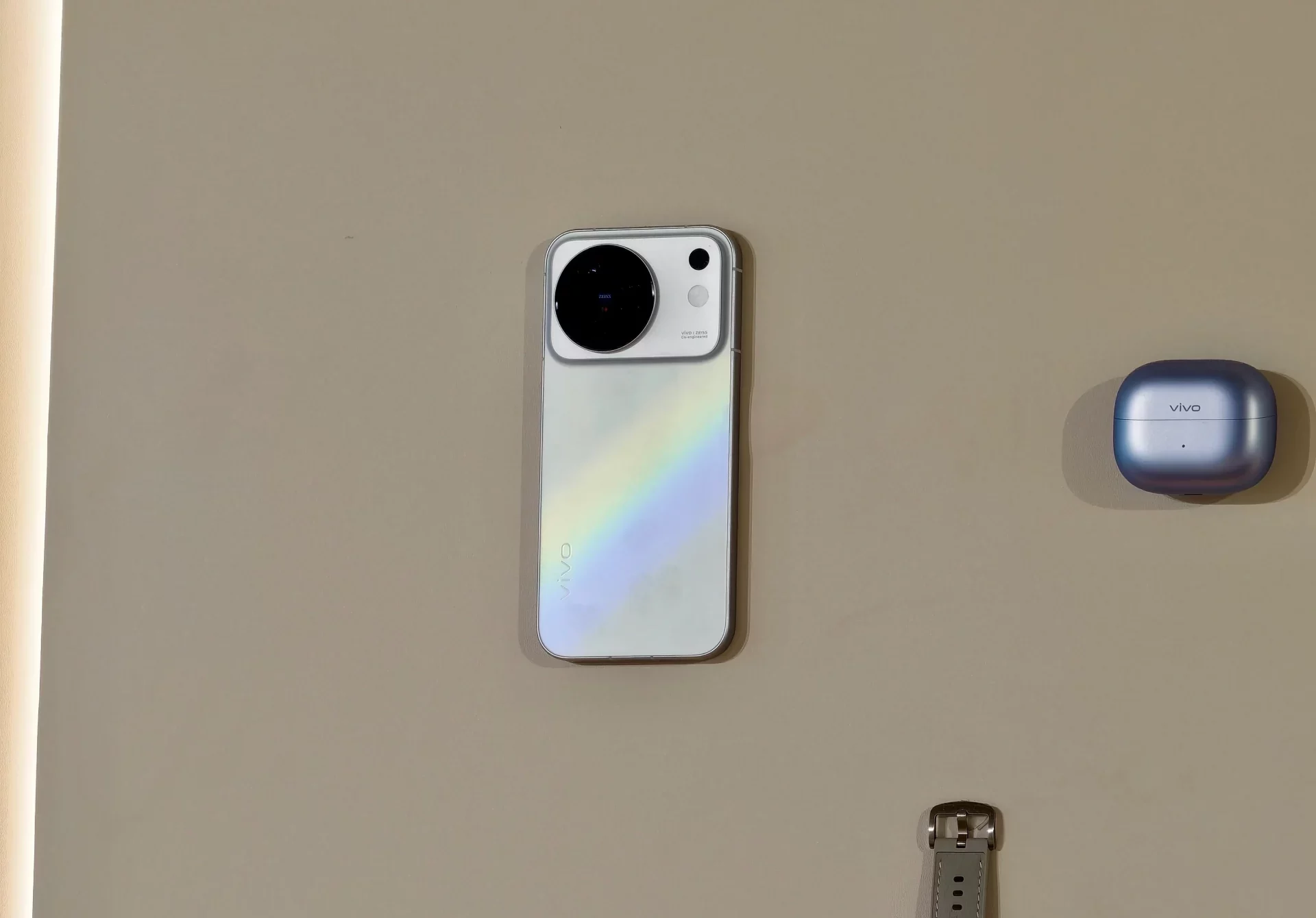Линейка смартфонов Vivo X500: технические параметры, 2-нм чипы MediaTek и оптика Zeiss картинка Серия Vivo X500: экраны 144 Гц и оптика Zeiss | DGL.RU