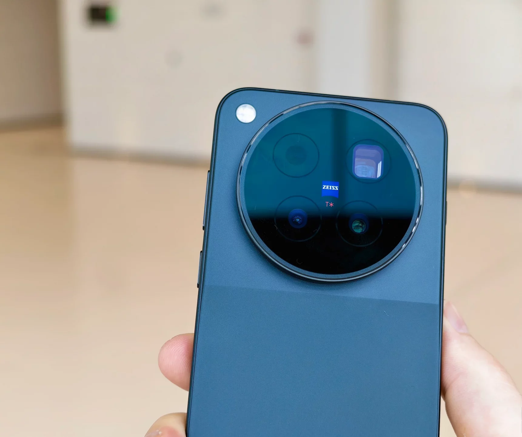 Линейка смартфонов Vivo X500: технические параметры, 2-нм чипы MediaTek и оптика Zeiss картинка Серия Vivo X500: экраны 144 Гц и оптика Zeiss | DGL.RU