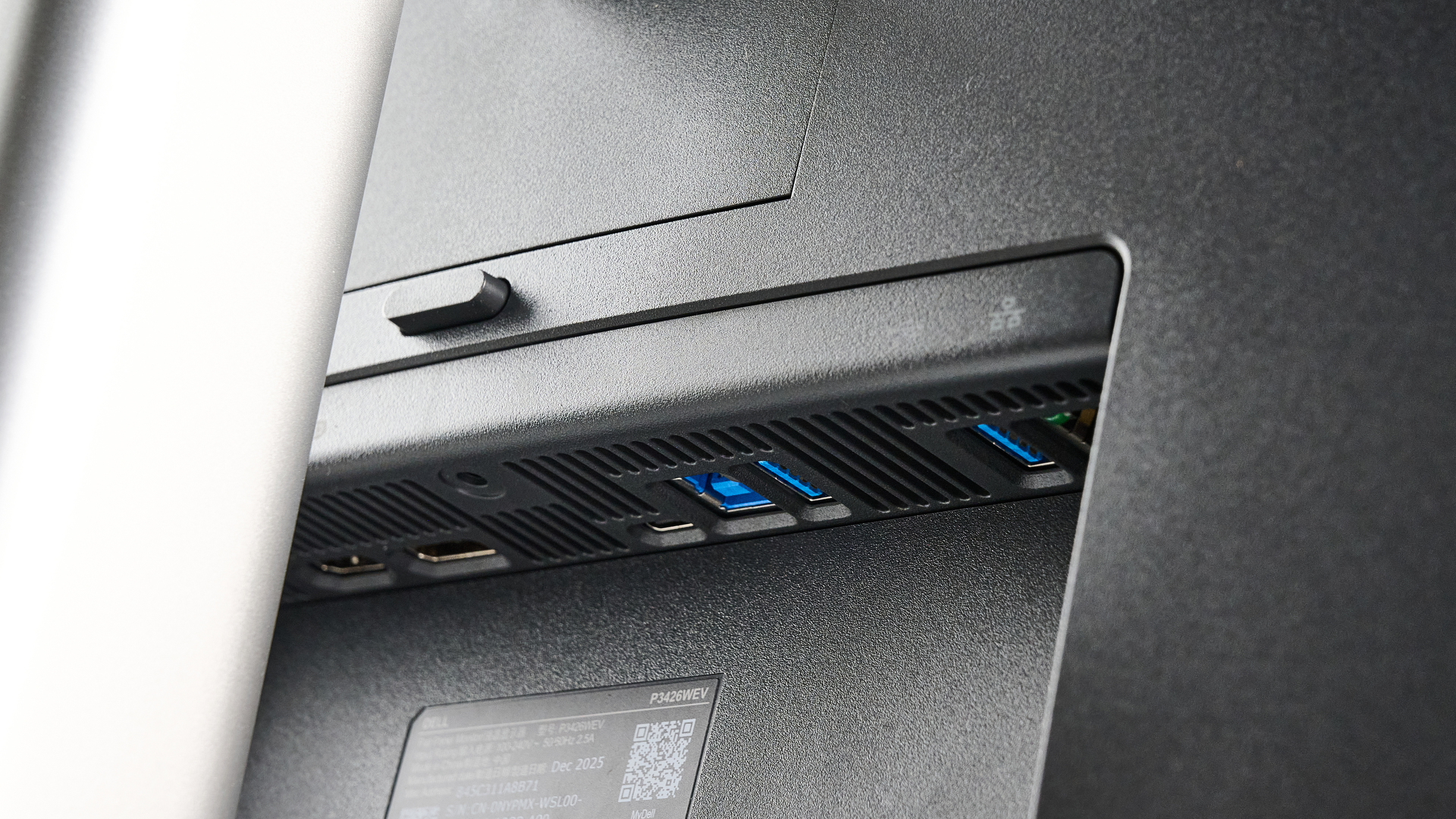 Обзор Dell Pro P3426WEV - заставил меня забыть о конфигурации с двумя мониторами картинка Монитор Dell Pro P3426WEV: обзор и тест экрана | DGL.RU