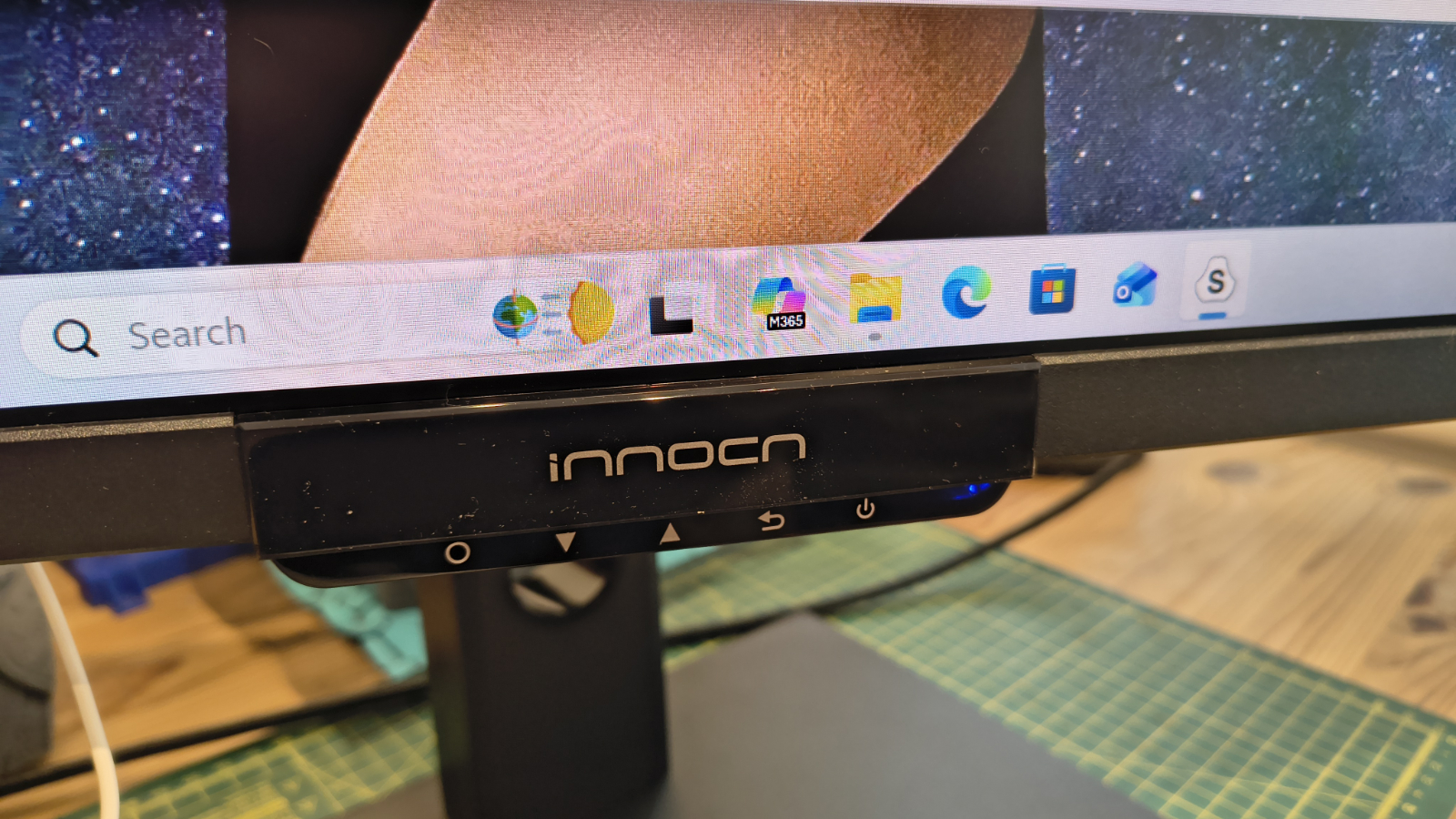 Обзор Innocn E49M1R - плоский сверхширокоформатный монитор картинка Монитор INNOCN E49M1R: 49 дюймов Mini LED | DGL.RU