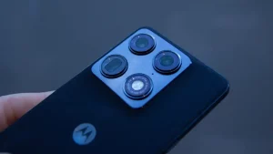 Motorola случайно раскрыла ультратонкий смартфон Signature 27 с перископической камерой