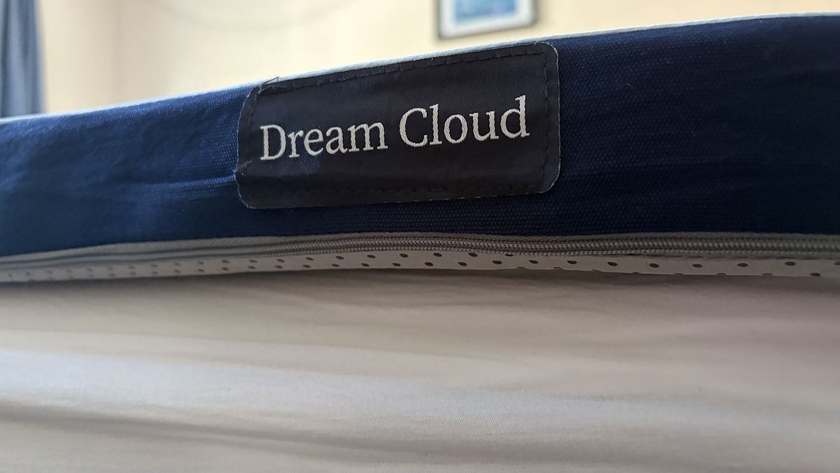 Обзор DreamCloud Softer Mattress Topper - облегчает боль в бедрах и плечах картинка Наматрасник DreamCloud Softer: тест мягкости | DGL.RU