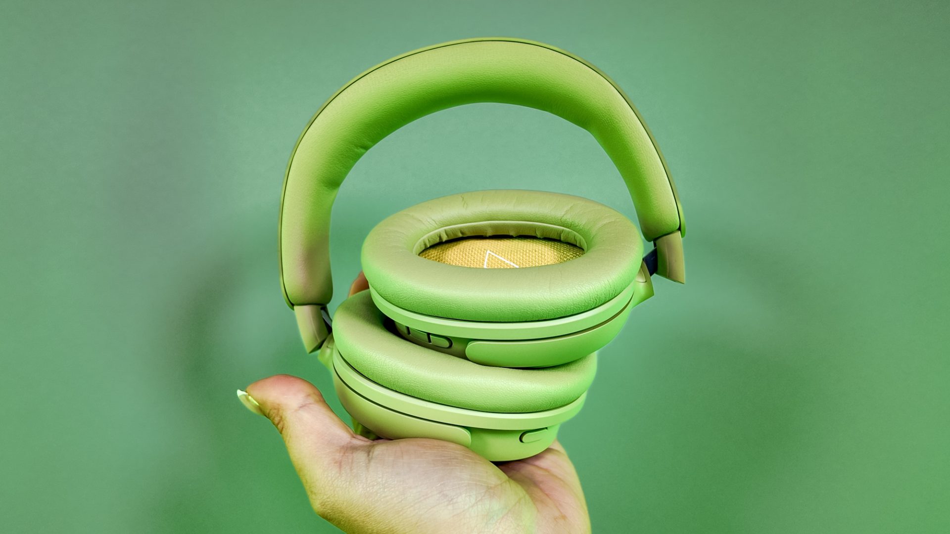 Обзор Bose QuietComfort Headphones (2nd Gen) - фантастический шумодав, но без критичной для путешественников фишки картинка Наушники Bose QuietComfort 2: обзор и тест ANC | DGL.RU