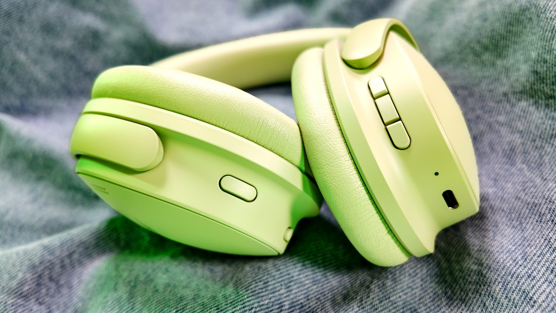 Обзор Bose QuietComfort Headphones (2nd Gen) - фантастический шумодав, но без критичной для путешественников фишки картинка Наушники Bose QuietComfort 2: обзор и тест ANC | DGL.RU