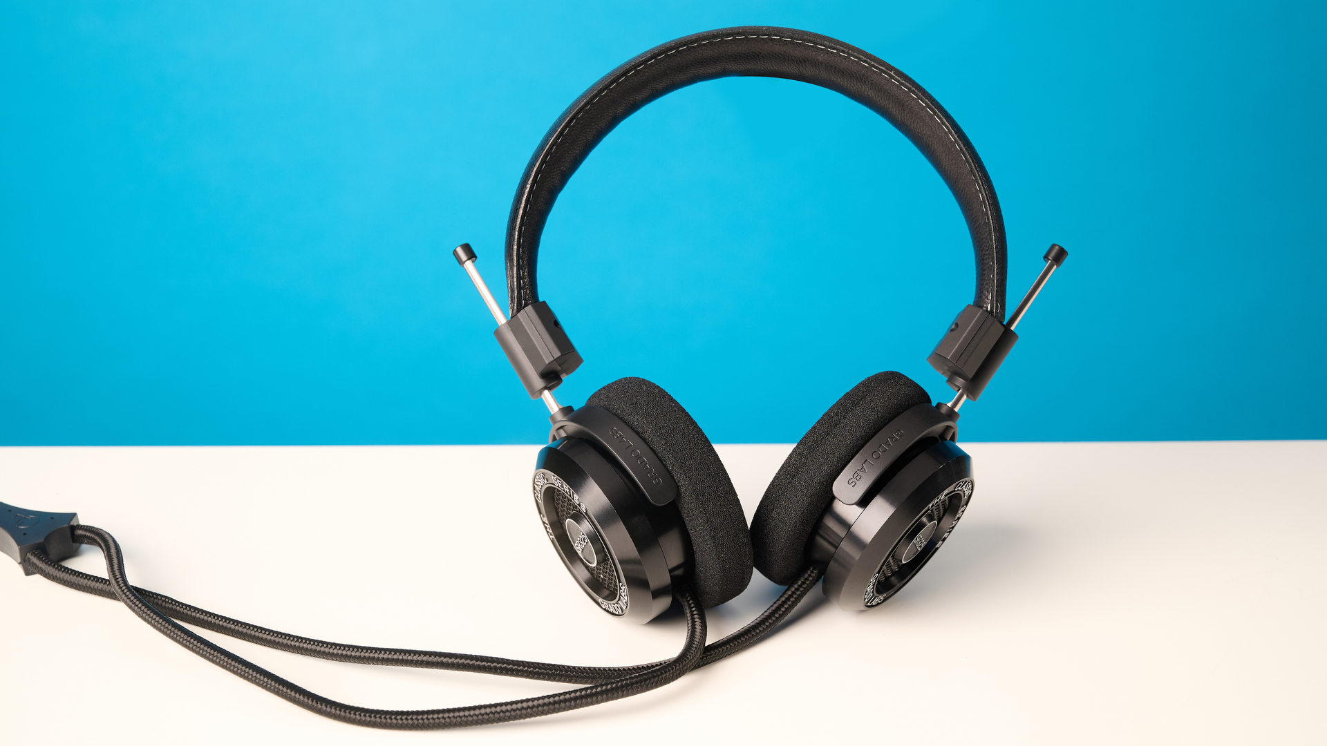 Обзор Grado SR325 - не самые удобные, но слушать музыку можно часами картинка Наушники Grado SR325: тест звука и посадки | DGL.RU