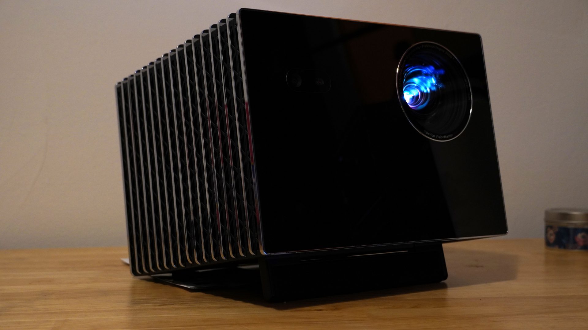 Обзор 4K-проектора Valerion VisionMaster Max: глубокий черный цвет и высокая яркость картинка Обзор 4K-проектора Valerion VisionMaster Max | DGL.RU