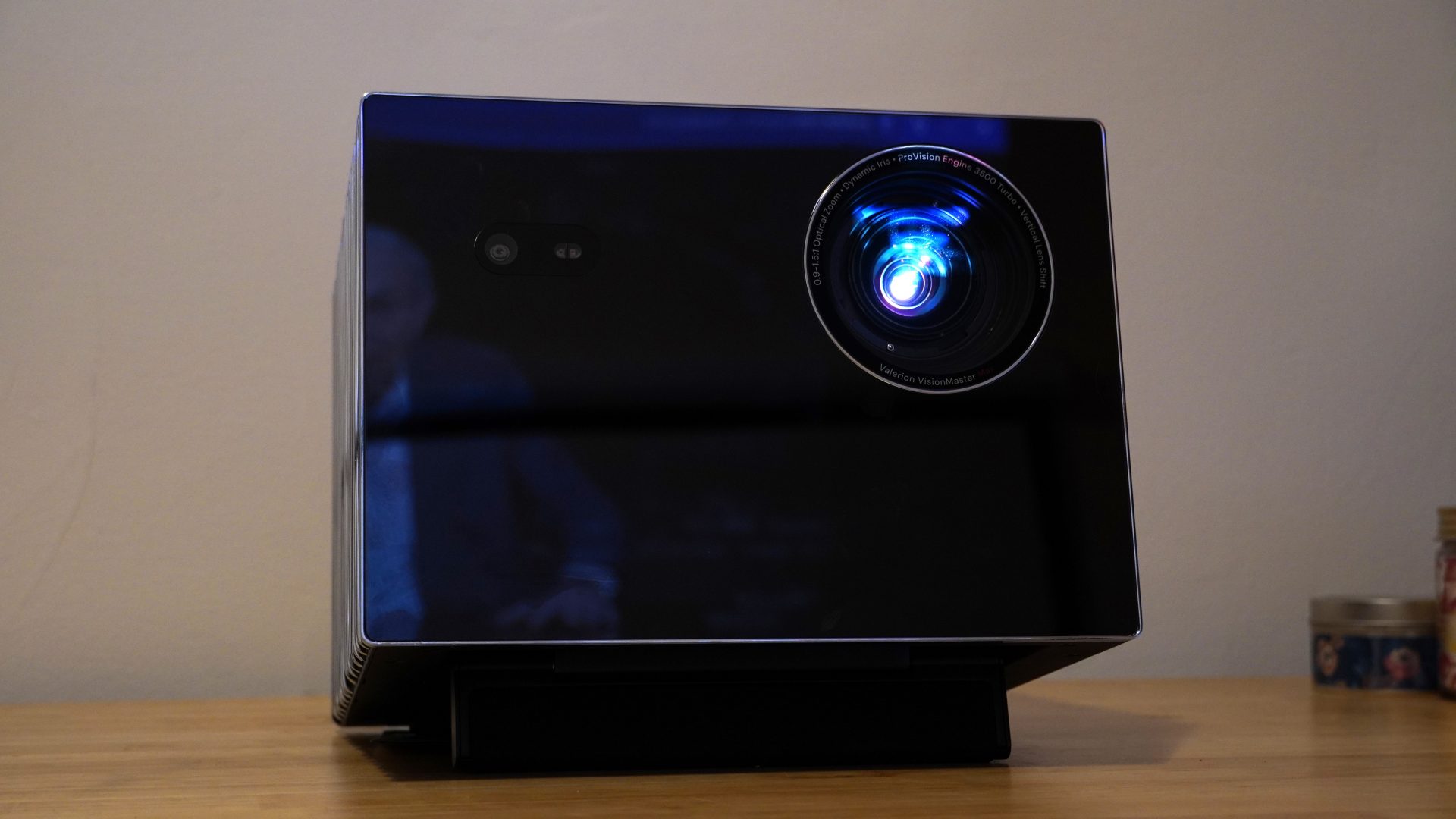 Обзор 4K-проектора Valerion VisionMaster Max: глубокий черный цвет и высокая яркость картинка Обзор 4K-проектора Valerion VisionMaster Max | DGL.RU