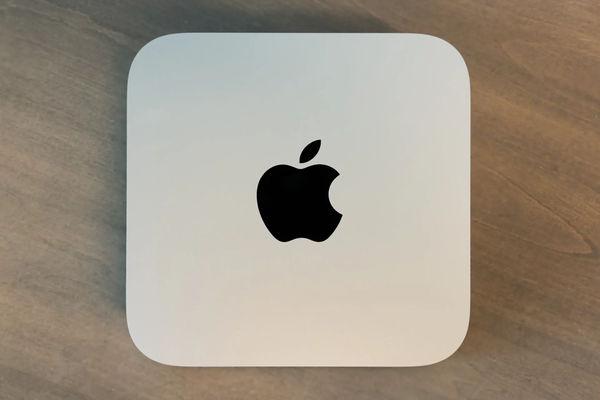Обзор Apple Mac Studio на чипе M5 Max: рекордная скорость SSD и прирост графики картинка Обзор Apple Mac Studio M5 Max: тесты и SSD | DGL.RU