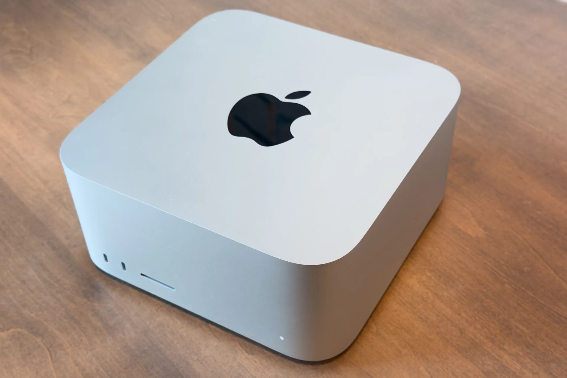 Обзор Apple Mac Studio на чипе M5 Max: рекордная скорость SSD и прирост графики