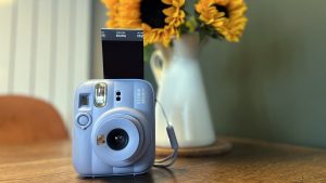 Обзор Fujifilm Instax Mini 13: возможности новой камеры моментальной печати с автоспуском