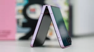 Обзор Samsung Galaxy Z Flip 8: эволюция дизайна и новые возможности