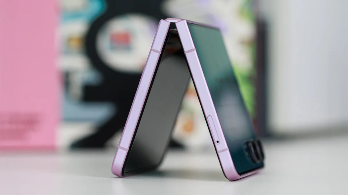 Обзор Samsung Galaxy Z Flip 8: эволюция дизайна и новые возможности