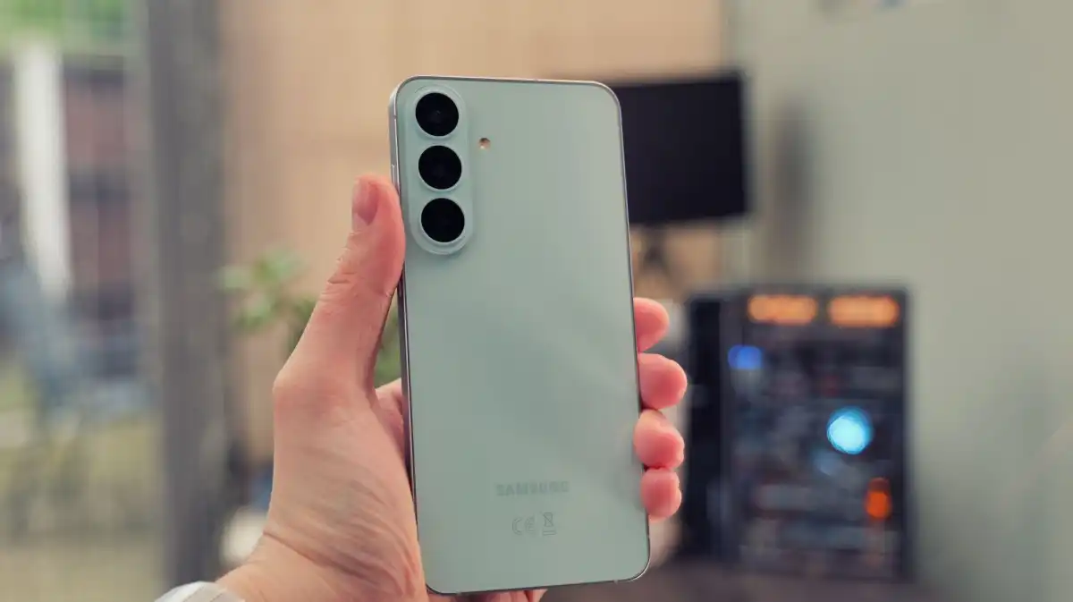 Обзор смартфона Samsung Galaxy S26 FE: технические характеристики, тесты и результаты сравнения картинка Обзор смартфона Samsung Galaxy S26 FE: тесты | DGL.RU