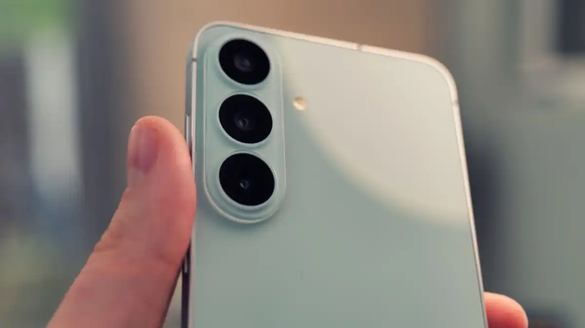 Обзор смартфона Samsung Galaxy S26 FE: технические характеристики, тесты и результаты сравнения картинка Обзор смартфона Samsung Galaxy S26 FE: тесты | DGL.RU