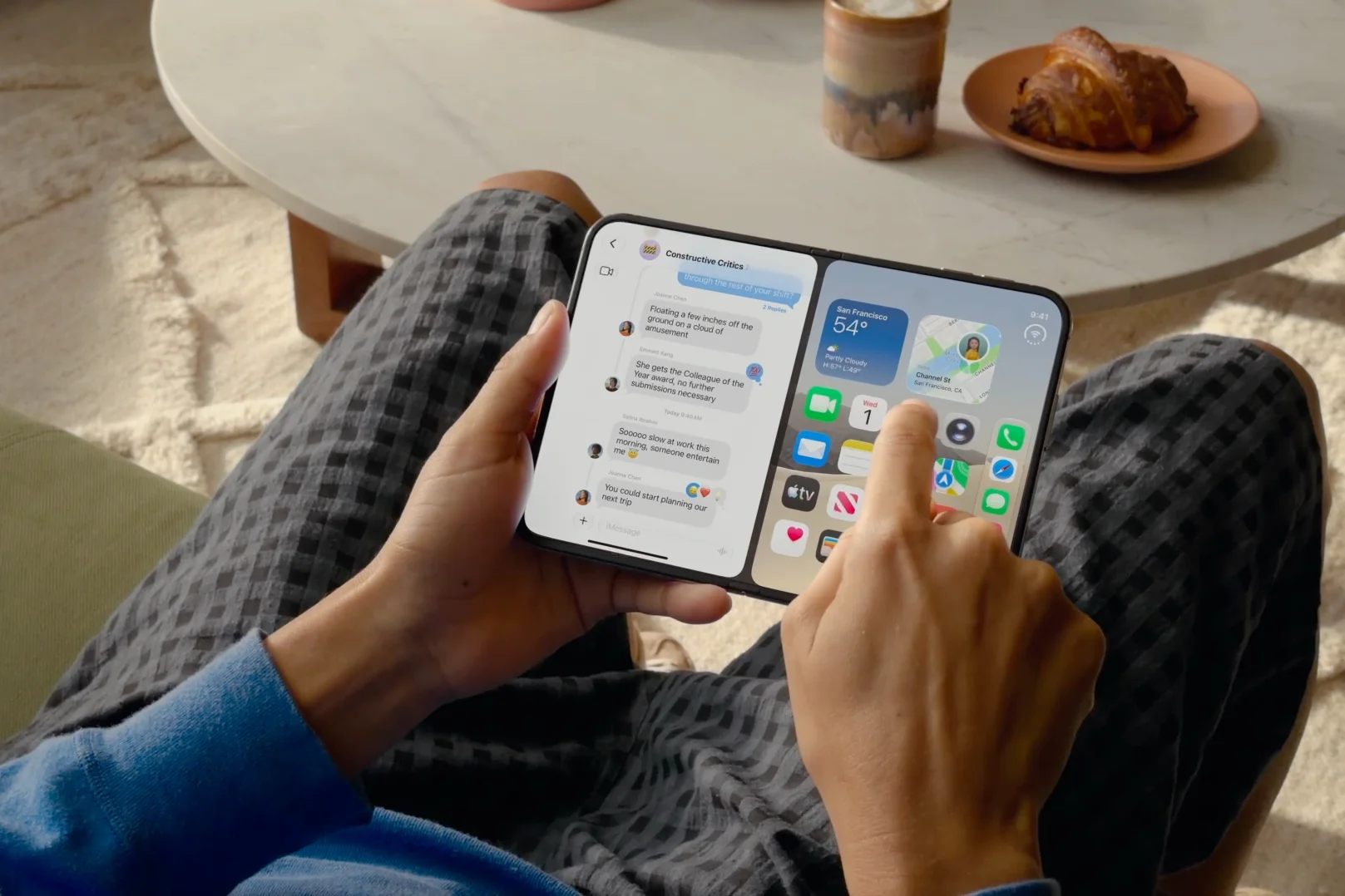 Особенности эргономики складного смартфона Apple iPhone Duo при управлении левой рукой картинка Эргономика Apple iPhone Duo для левой руки | DGL.RU
