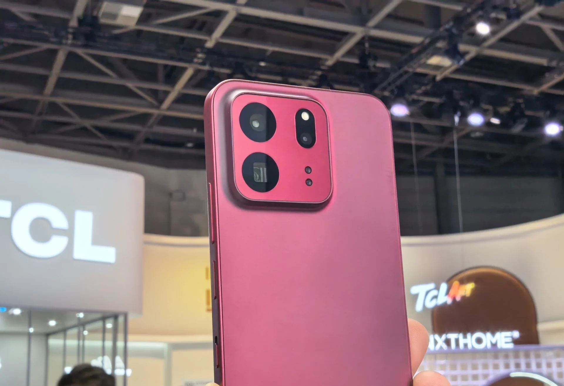 Телефон с матовым дисплеем TCL P80 Ultra: опыт использования и неожиданные особенности