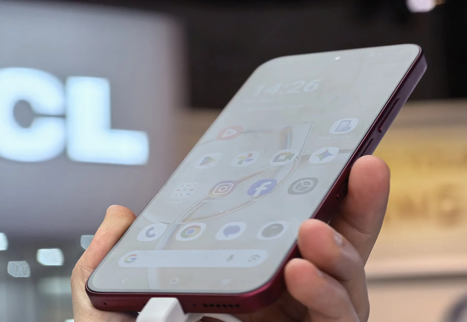 Телефон с матовым дисплеем TCL P80 Ultra: опыт использования и неожиданные особенности