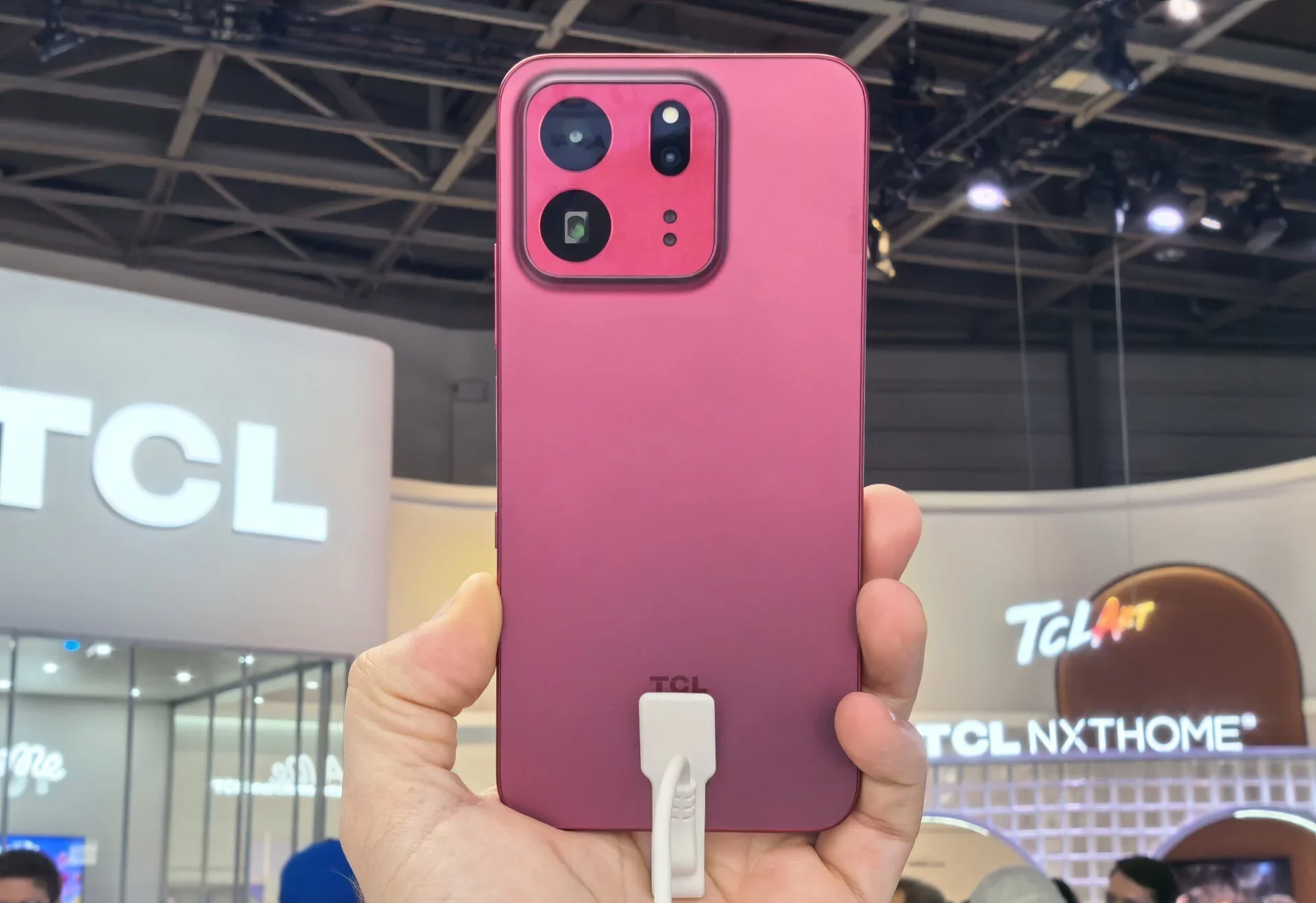 Телефон с матовым дисплеем TCL P80 Ultra: опыт использования и неожиданные особенности