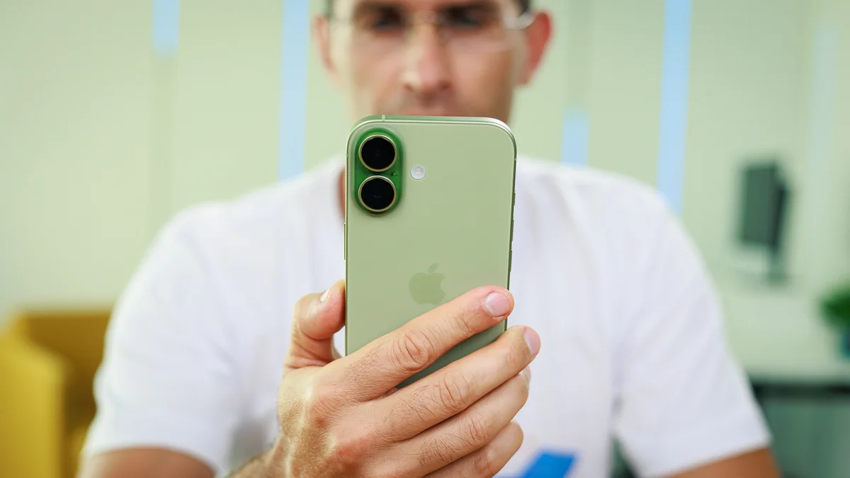 Почему Apple отложила релиз базового смартфона iPhone 18 до весны