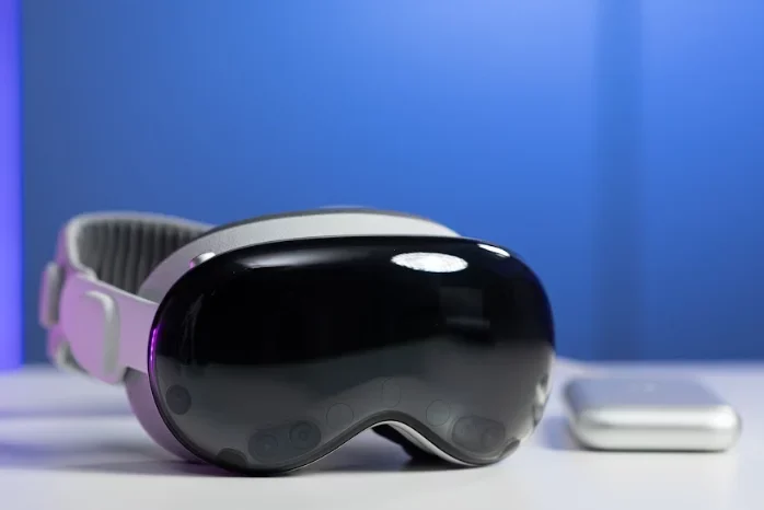 Продажи Apple Vision Pro упали до одного устройства в месяц на магазин картинка Спрос на Apple Vision Pro упал в магазинах | DGL.RU
