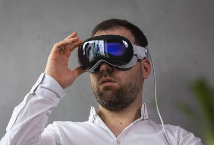 Продажи Apple Vision Pro упали до одного устройства в месяц на магазин картинка Спрос на Apple Vision Pro упал в магазинах | DGL.RU