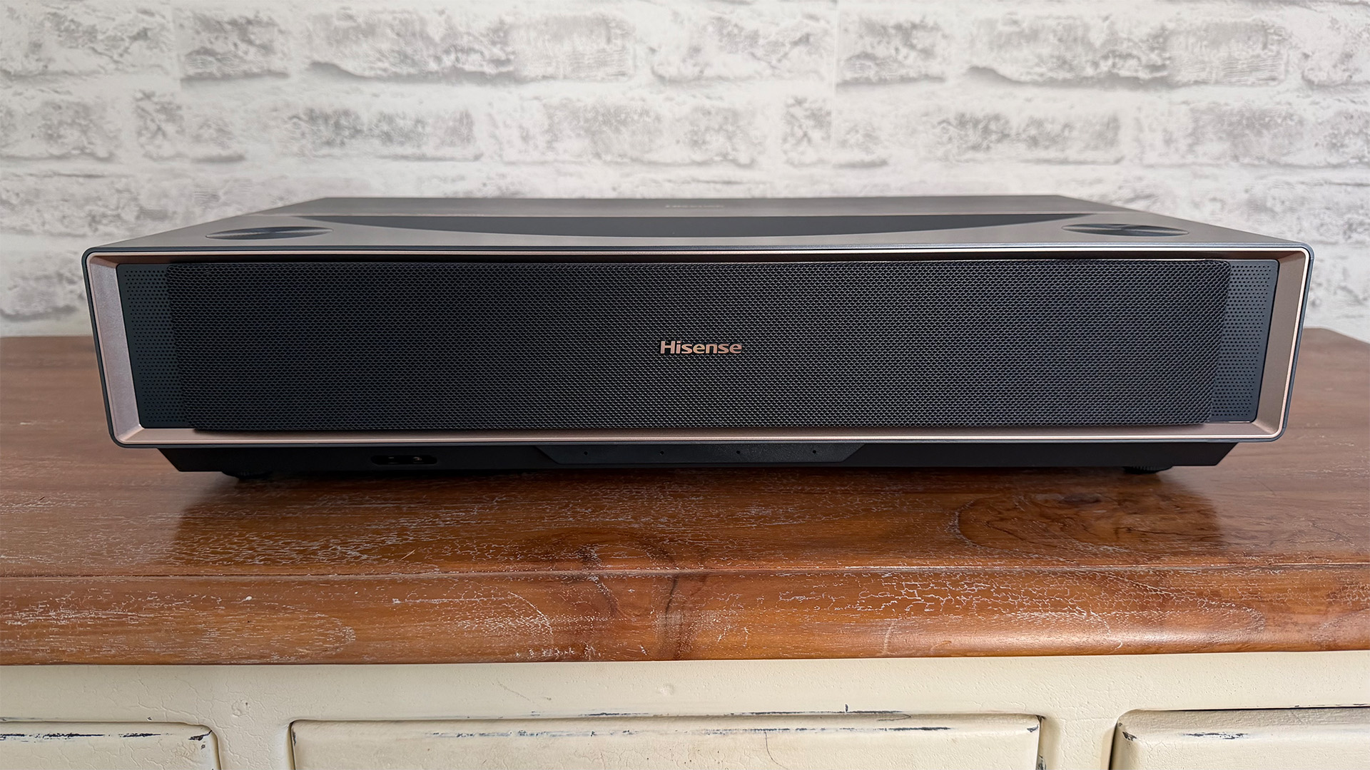 Обзор Hisense PT1 - магия большого экрана без лишних проводов картинка Проектор Hisense PT1: 4K и Dolby Vision — обзор | DGL.RU